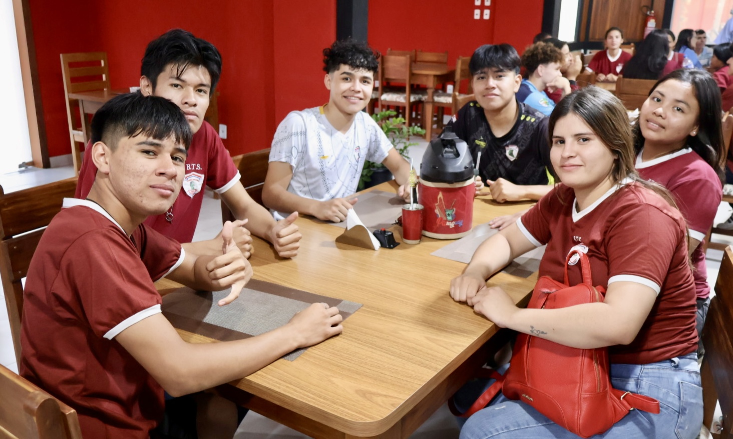 Estudantes do Colégio Mariscal Estigarribia conhecem Porto Murtinho em excursão.