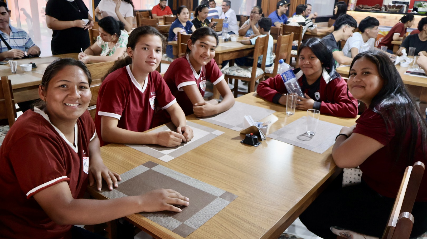 Estudantes do Colégio Mariscal Estigarribia conhecem Porto Murtinho em excursão.