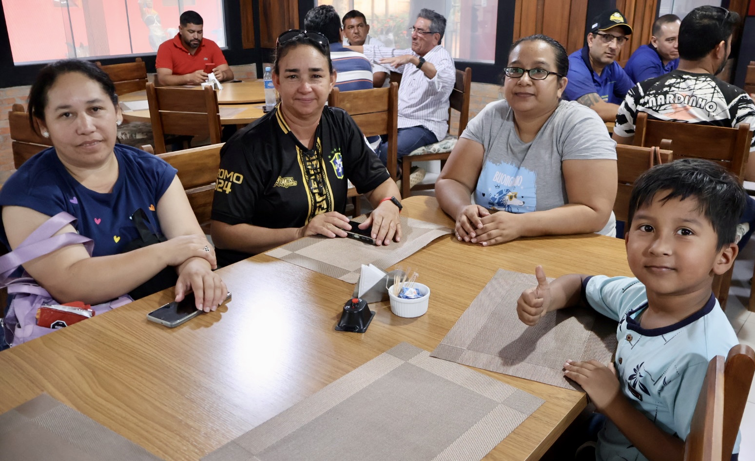 Estudantes do Colégio Mariscal Estigarribia conhecem Porto Murtinho em excursão.