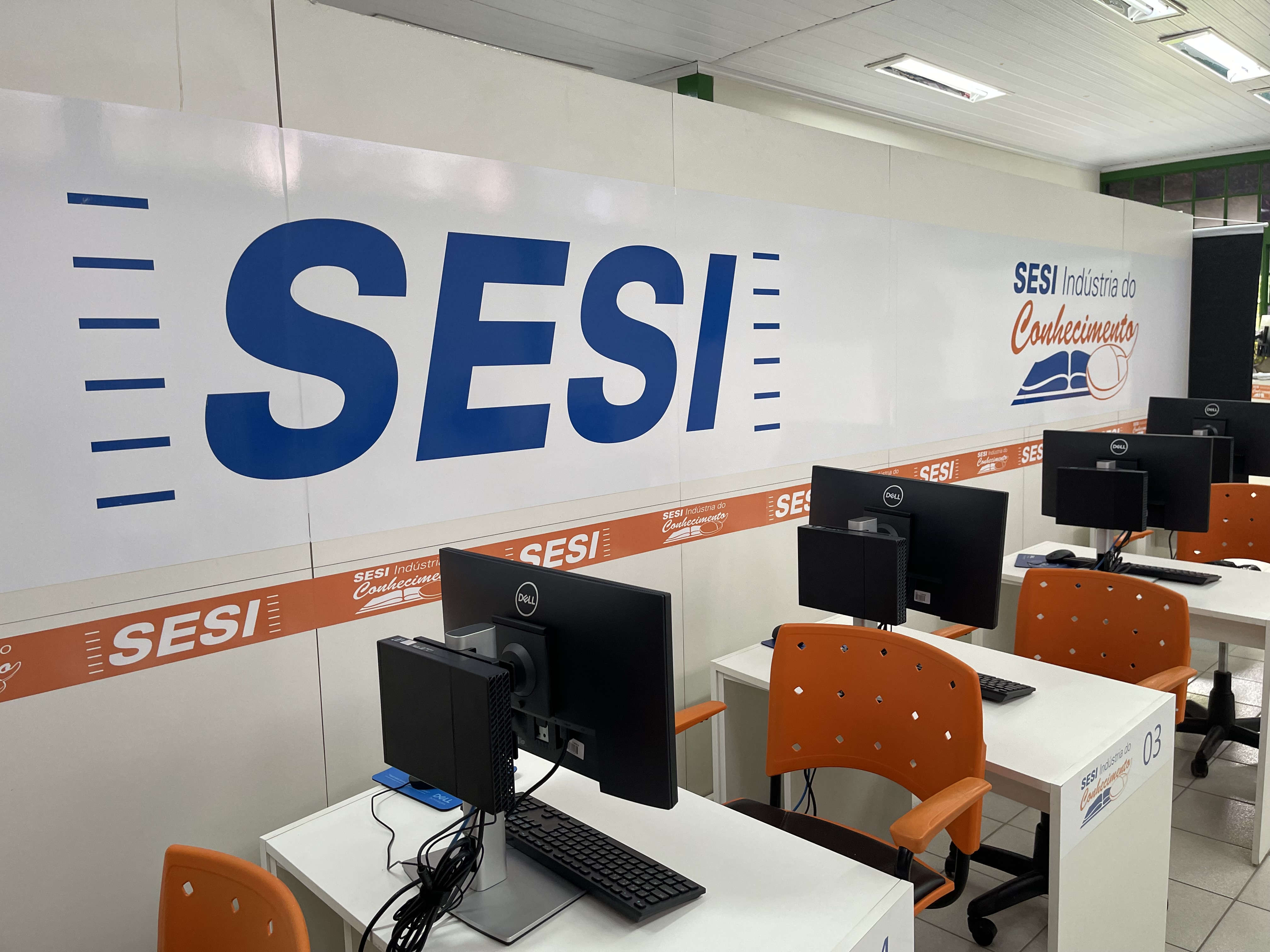 Visita ao SESI: Investindo no Futuro da Educação e Inclusão Digital em Porto Murtinho