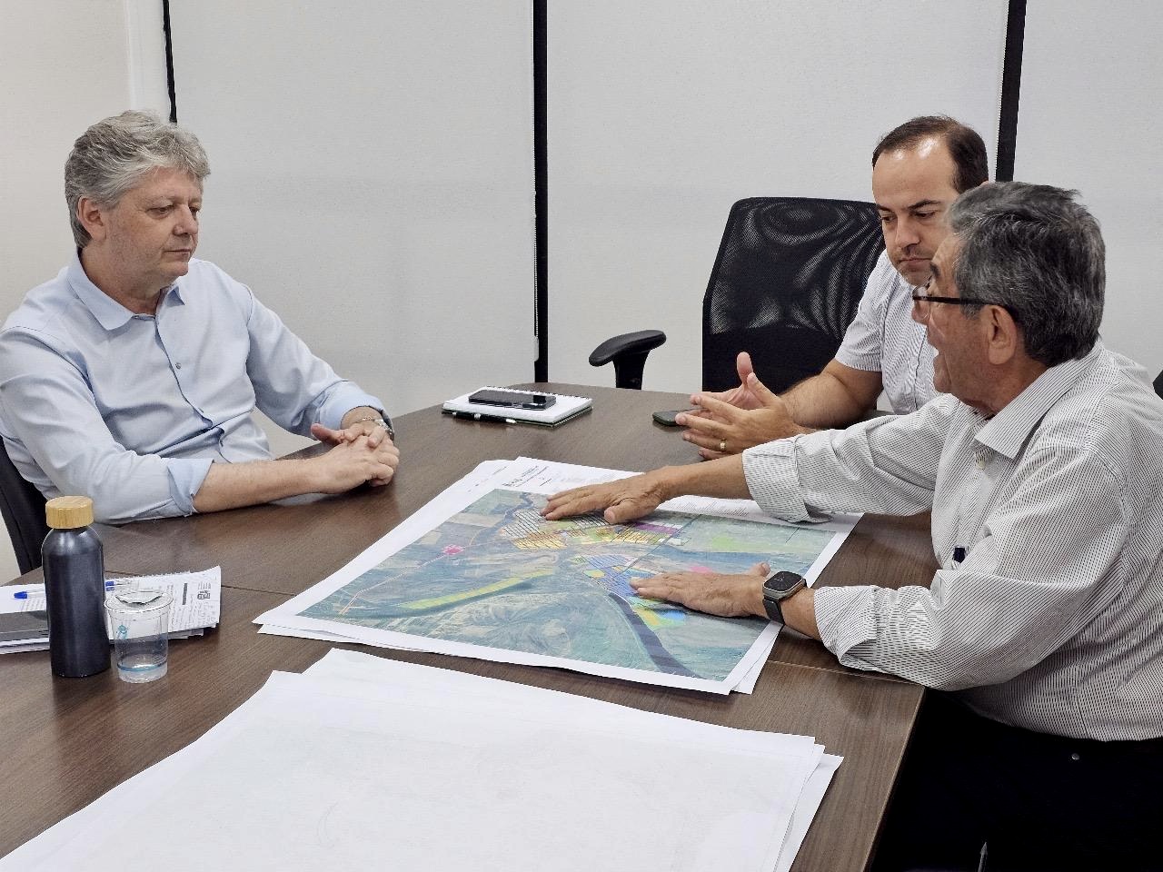 Prefeito Nelson Cintra discute avanços da Rota Bioceânica em reunião com secretário de Estado