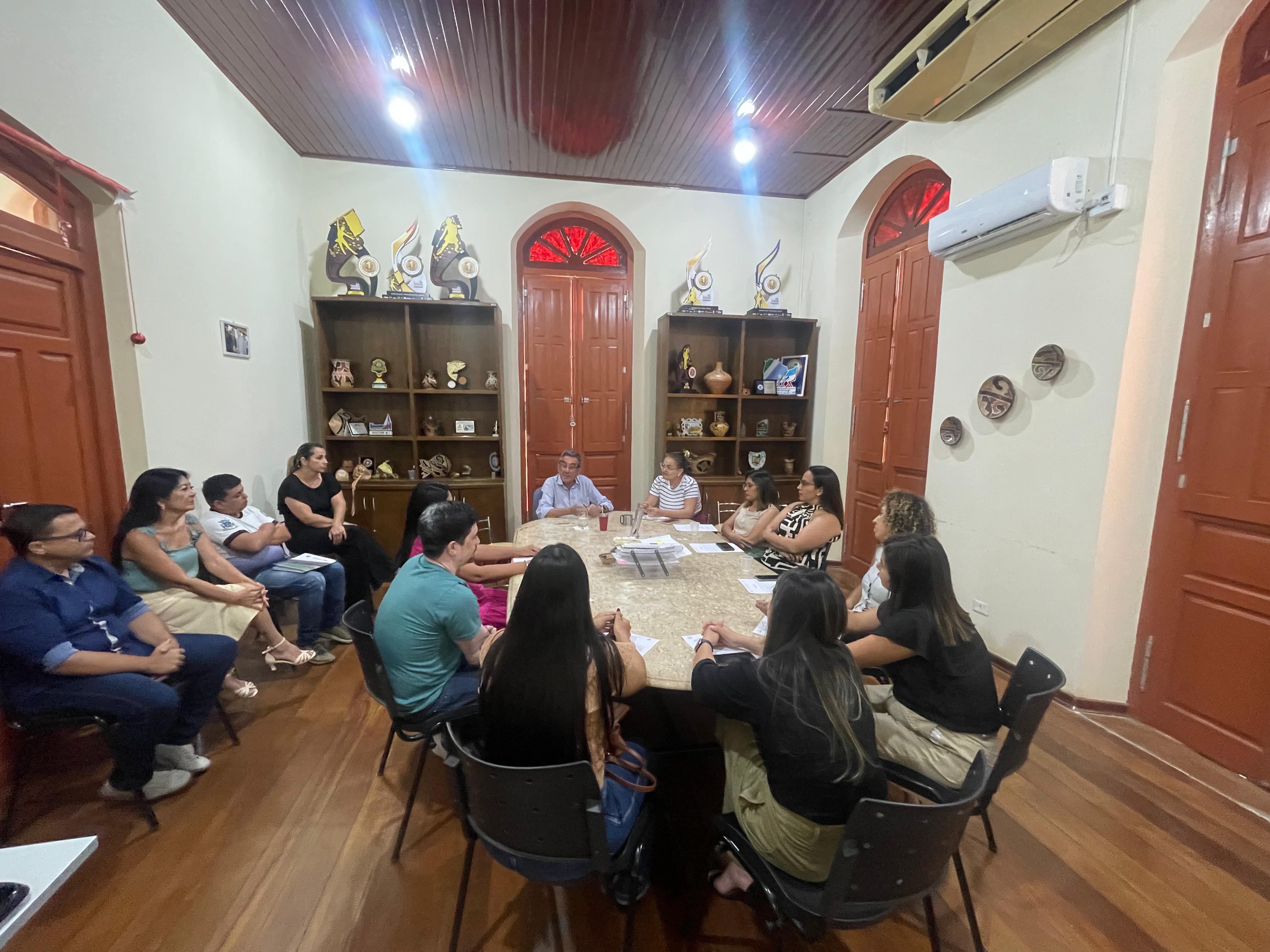 Prefeito Nelson Cintra Dá Posse a Novos Servidores em Porto Murtinho