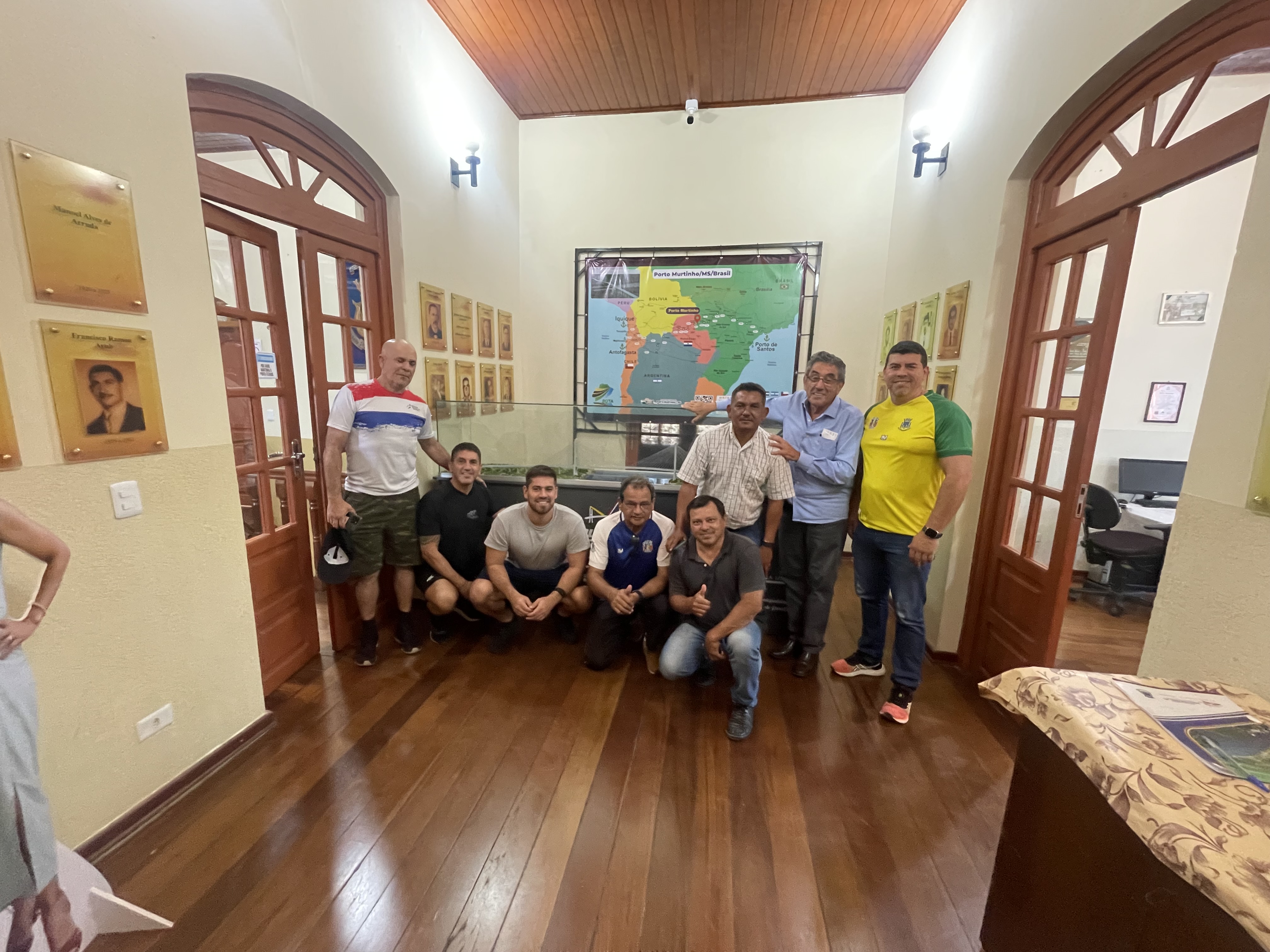 Prefeito Nelson Cintra recebe comitiva paraguaia liderada por Silvério Adorno Prefeito Nelson Cintra recebe comitiva paraguaia liderada por Silvério Adorno