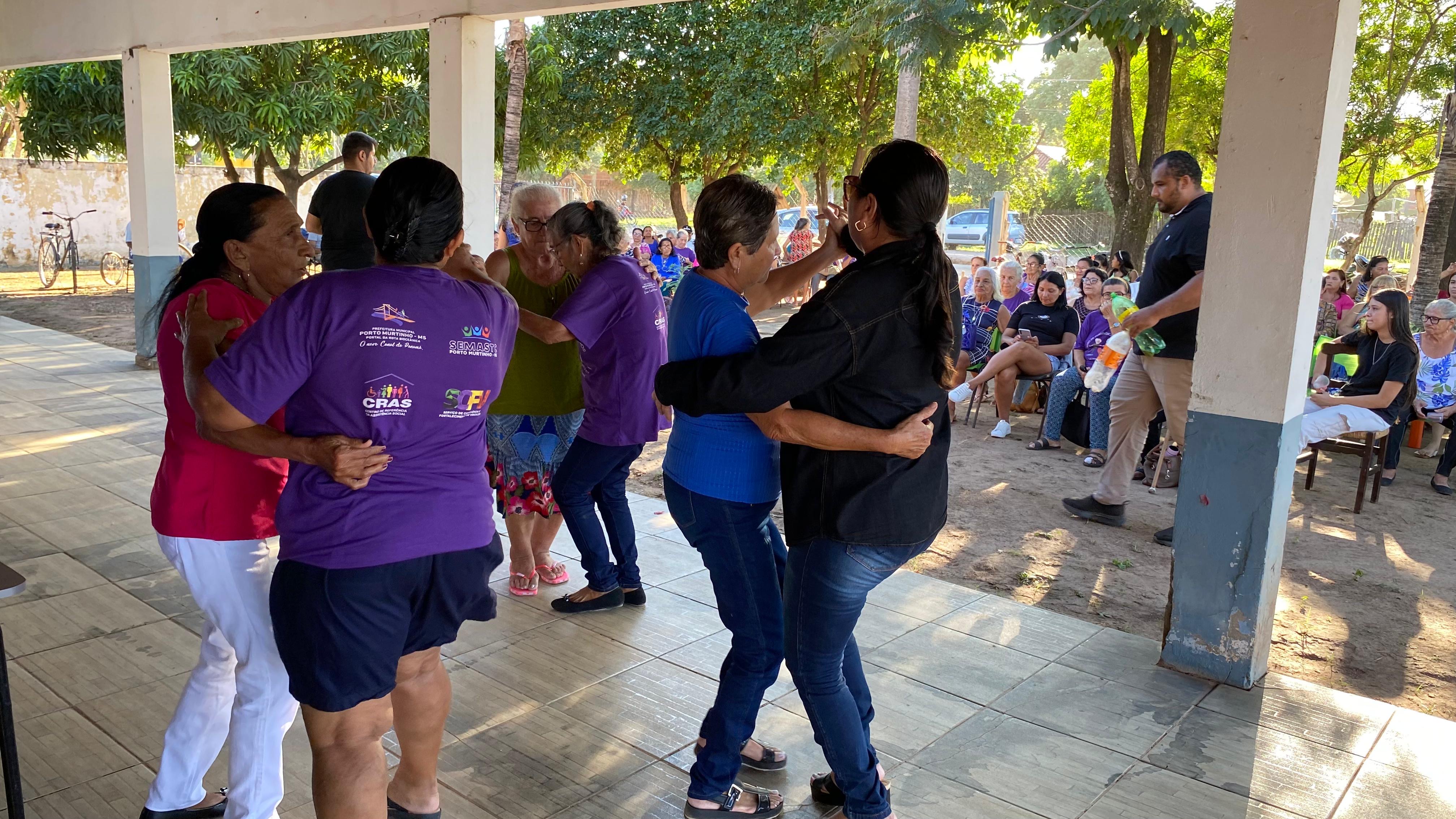 CCI celebra o Dia da Família com tarde especial de integração entre idosos, familiares e amigos CCI celebra o Dia da Família com tarde especial de integração entre idosos, familiares e amigos