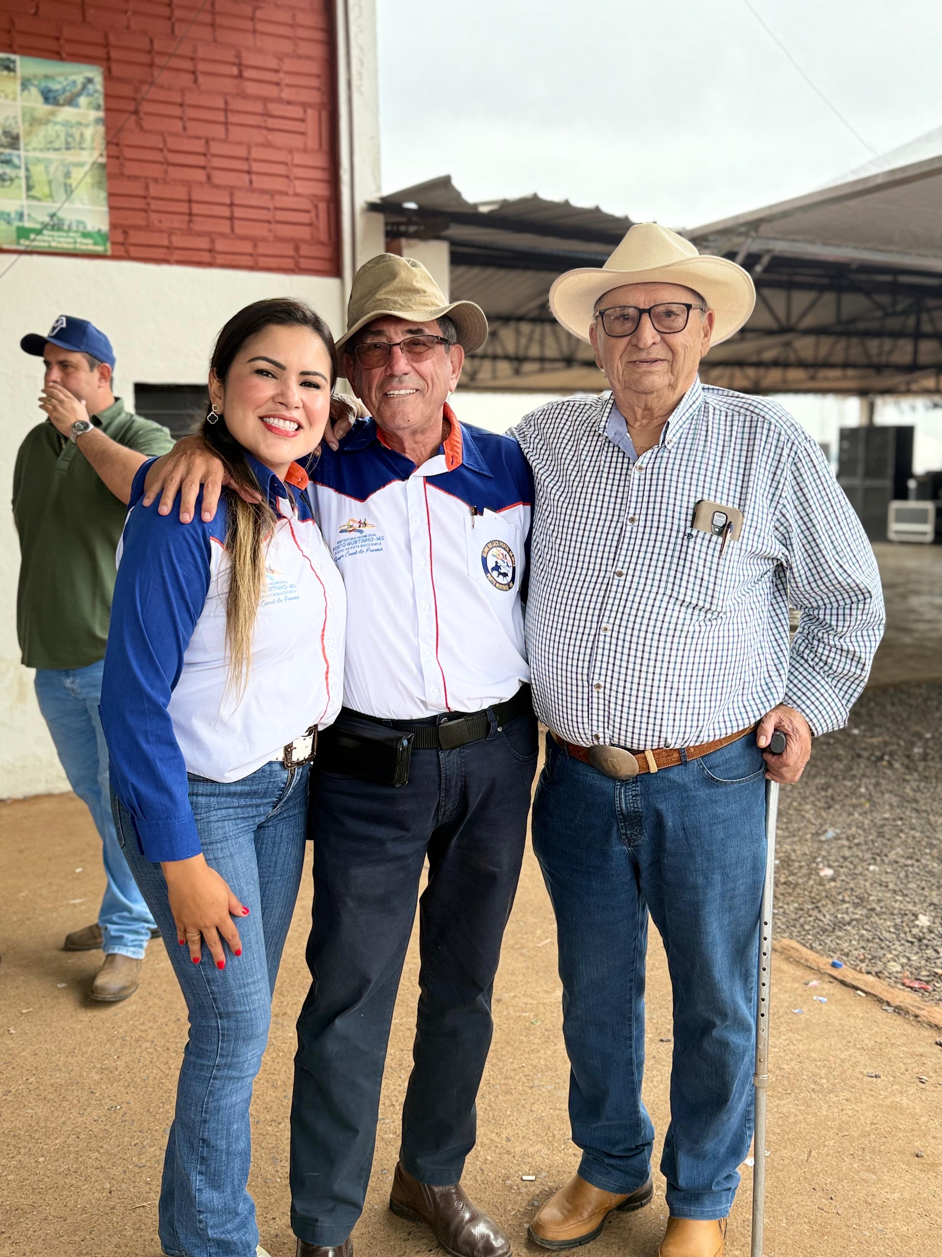Prefeito Nelson Cintra e comitiva prestigiam aniversário de 60 anos de Caracol a convite do prefeito Neco Pagliosa