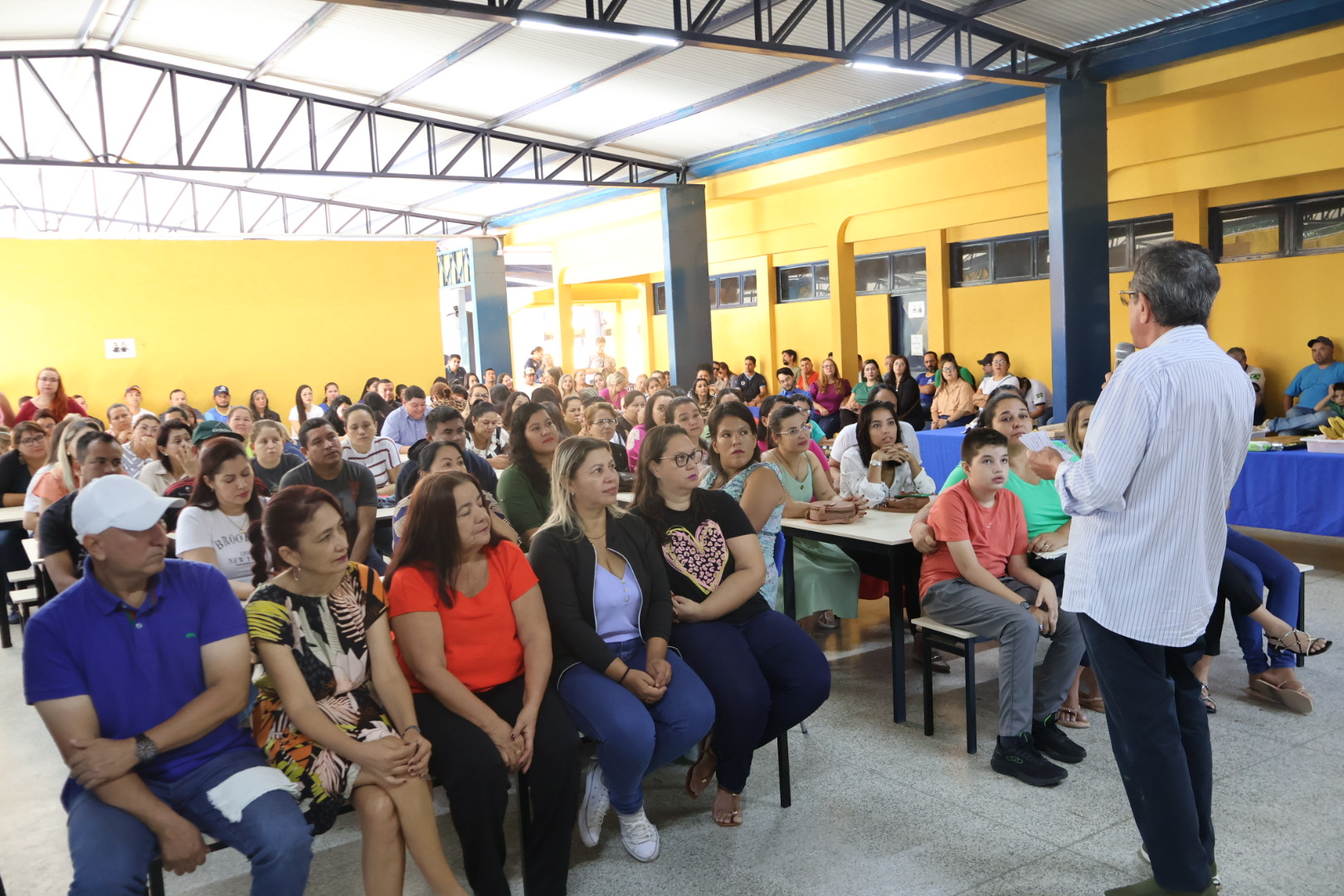 Prefeito Nelson Cintra e vice-prefeita Dra. Andreara Castro visitam secretarias em homenagem ao Dia do Trabalhador Prefeito Nelson Cintra e vice-prefeita Dra. Andreara Castro visitam secretarias em homenagem ao Dia do Trabalhador