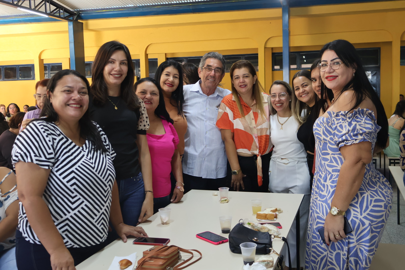 Prefeito Nelson Cintra e vice-prefeita Dra. Andreara Castro visitam secretarias em homenagem ao Dia do Trabalhador Prefeito Nelson Cintra e vice-prefeita Dra. Andreara Castro visitam secretarias em homenagem ao Dia do Trabalhador