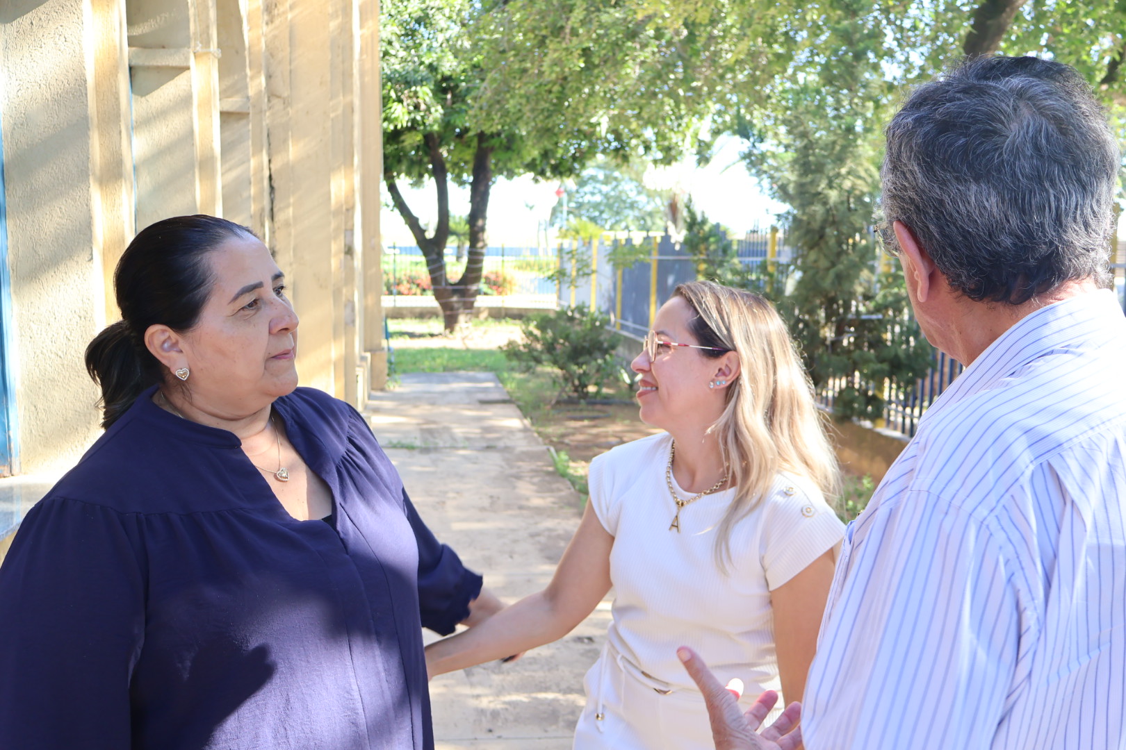 Prefeito Nelson Cintra e vice-prefeita Dra. Andreara Castro visitam secretarias em homenagem ao Dia do Trabalhador Prefeito Nelson Cintra e vice-prefeita Dra. Andreara Castro visitam secretarias em homenagem ao Dia do Trabalhador