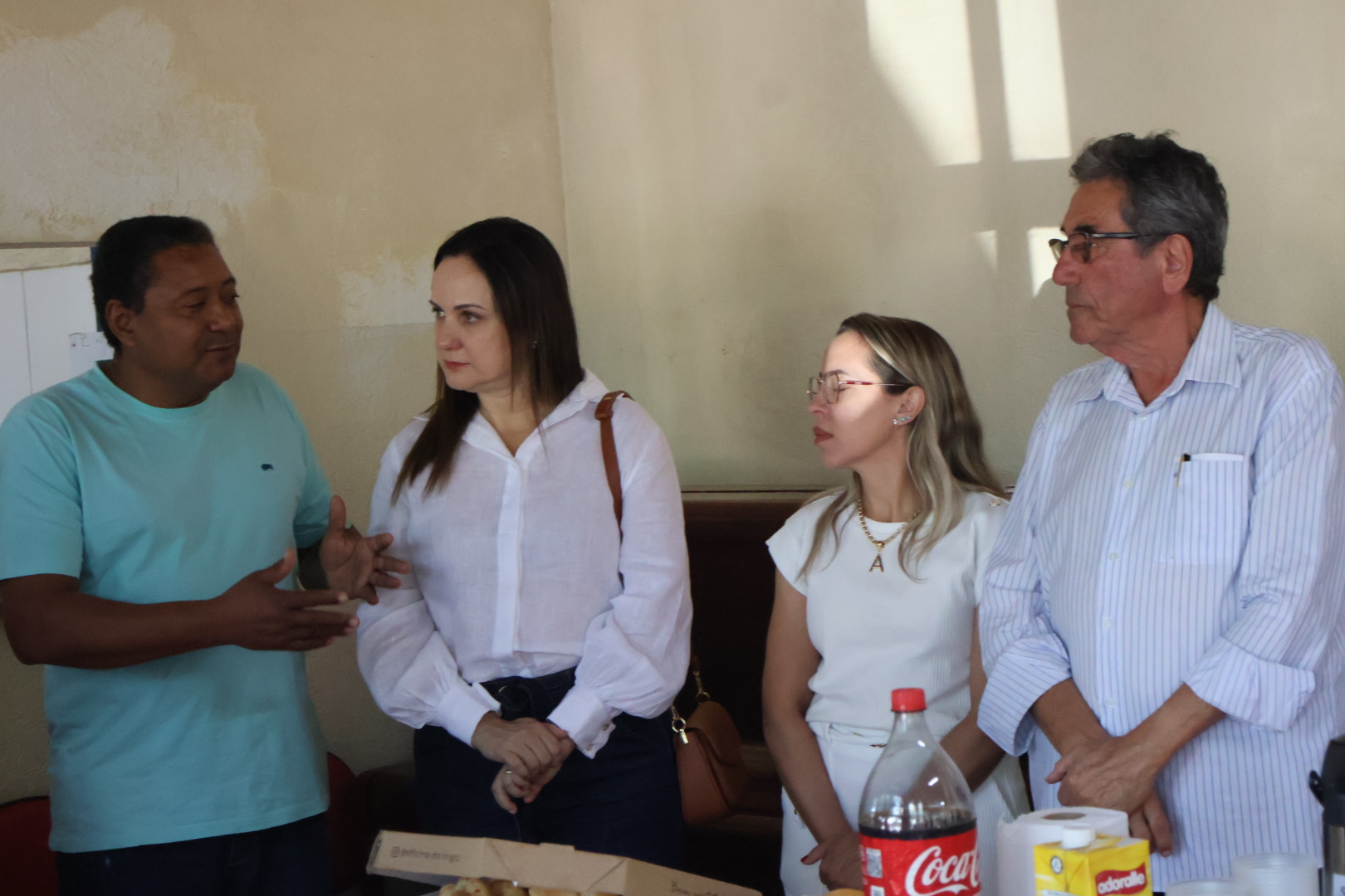 Prefeito Nelson Cintra e vice-prefeita Dra. Andreara Castro visitam secretarias em homenagem ao Dia do Trabalhador Prefeito Nelson Cintra e vice-prefeita Dra. Andreara Castro visitam secretarias em homenagem ao Dia do Trabalhador