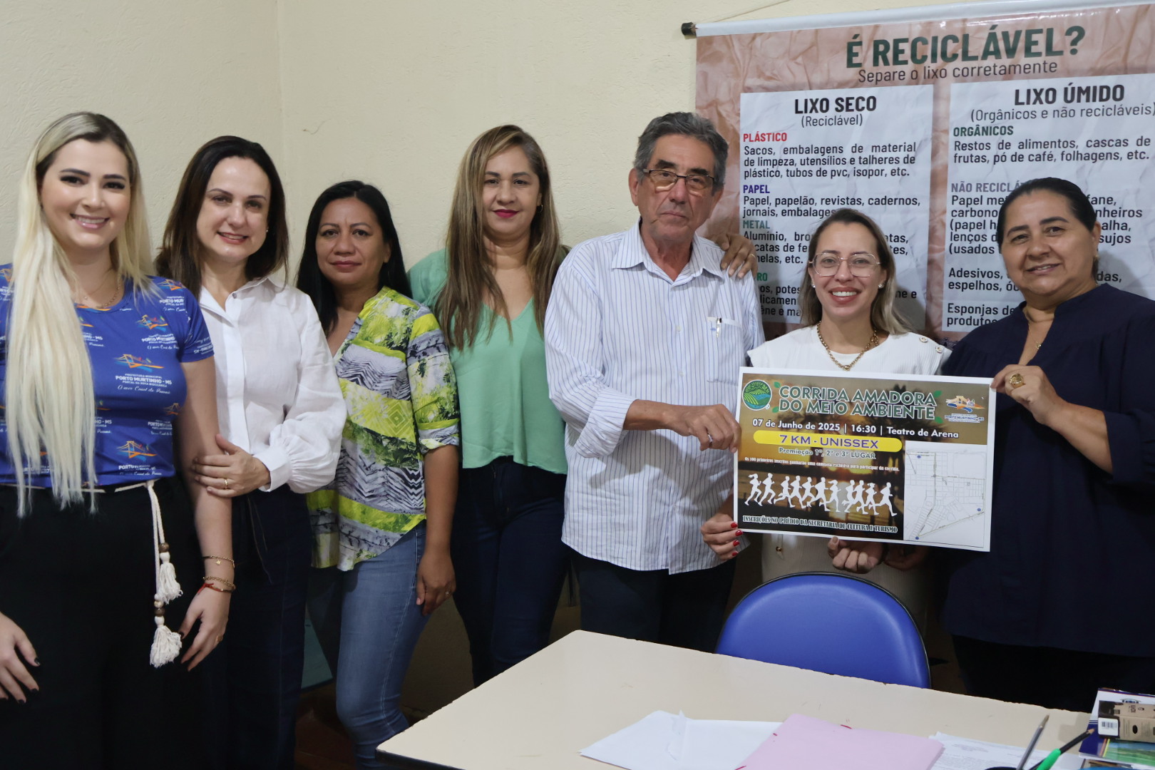 Prefeito Nelson Cintra e vice-prefeita Dra. Andreara Castro visitam secretarias em homenagem ao Dia do Trabalhador Prefeito Nelson Cintra e vice-prefeita Dra. Andreara Castro visitam secretarias em homenagem ao Dia do Trabalhador