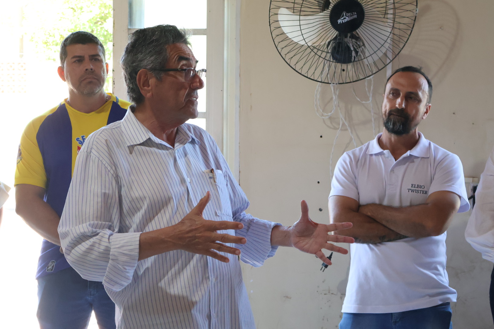Prefeito Nelson Cintra e vice-prefeita Dra. Andreara Castro visitam secretarias em homenagem ao Dia do Trabalhador Prefeito Nelson Cintra e vice-prefeita Dra. Andreara Castro visitam secretarias em homenagem ao Dia do Trabalhador