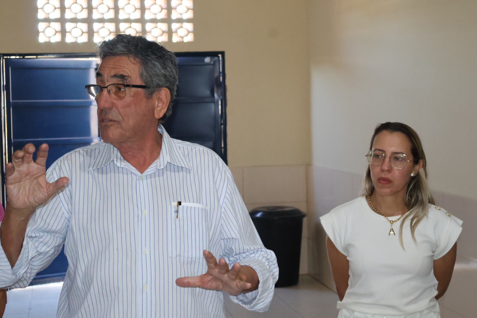 Prefeito Nelson Cintra e vice-prefeita Dra. Andreara Castro visitam secretarias em homenagem ao Dia do Trabalhador Prefeito Nelson Cintra e vice-prefeita Dra. Andreara Castro visitam secretarias em homenagem ao Dia do Trabalhador