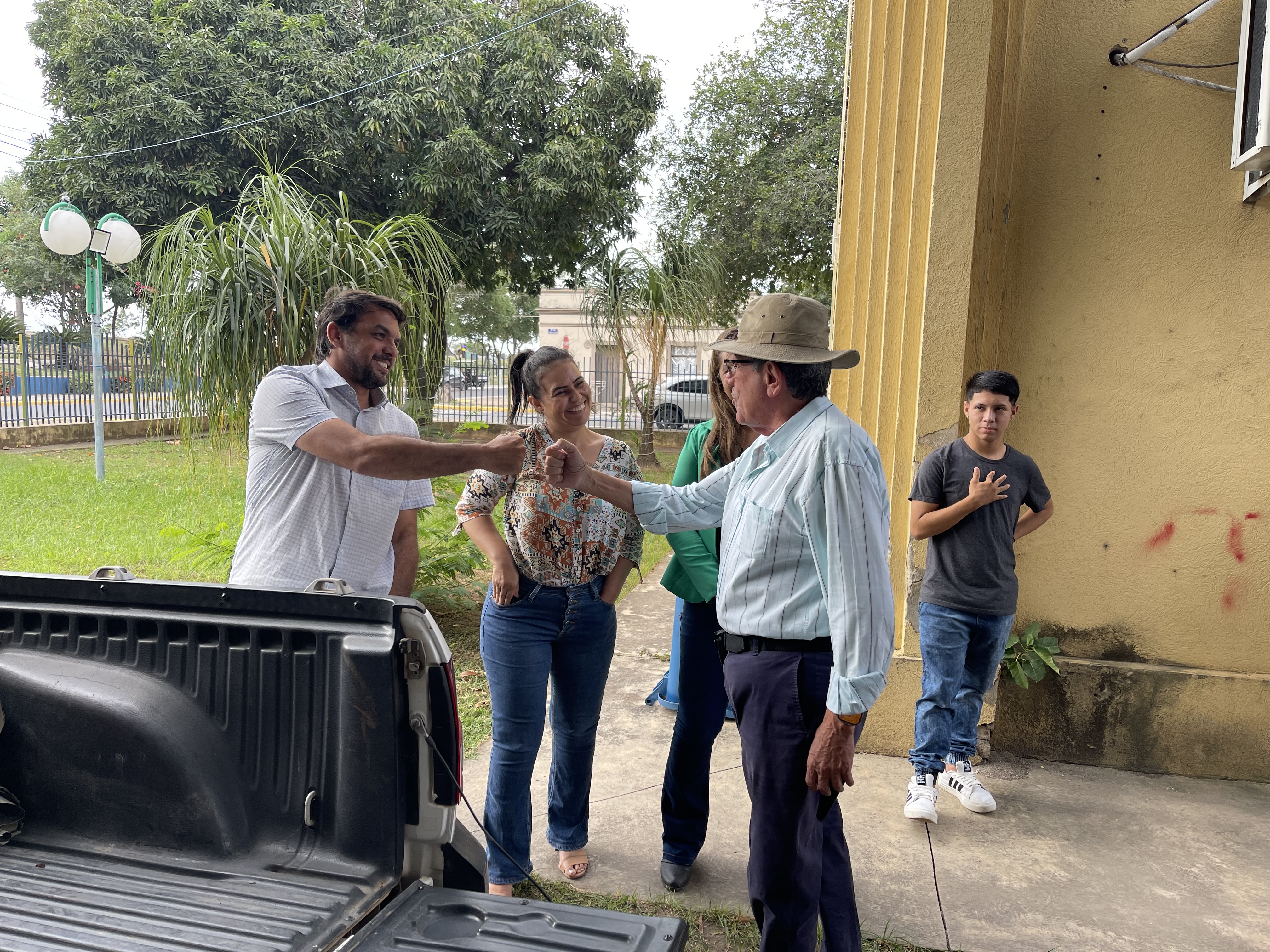 Prefeitura recebe doação de mudas do Grupo FV Cereais com base em lei complementar sancionada pelo Executivo Prefeitura recebe doação de mudas do Grupo FV Cereais com base em lei complementar sancionada pelo Executivo