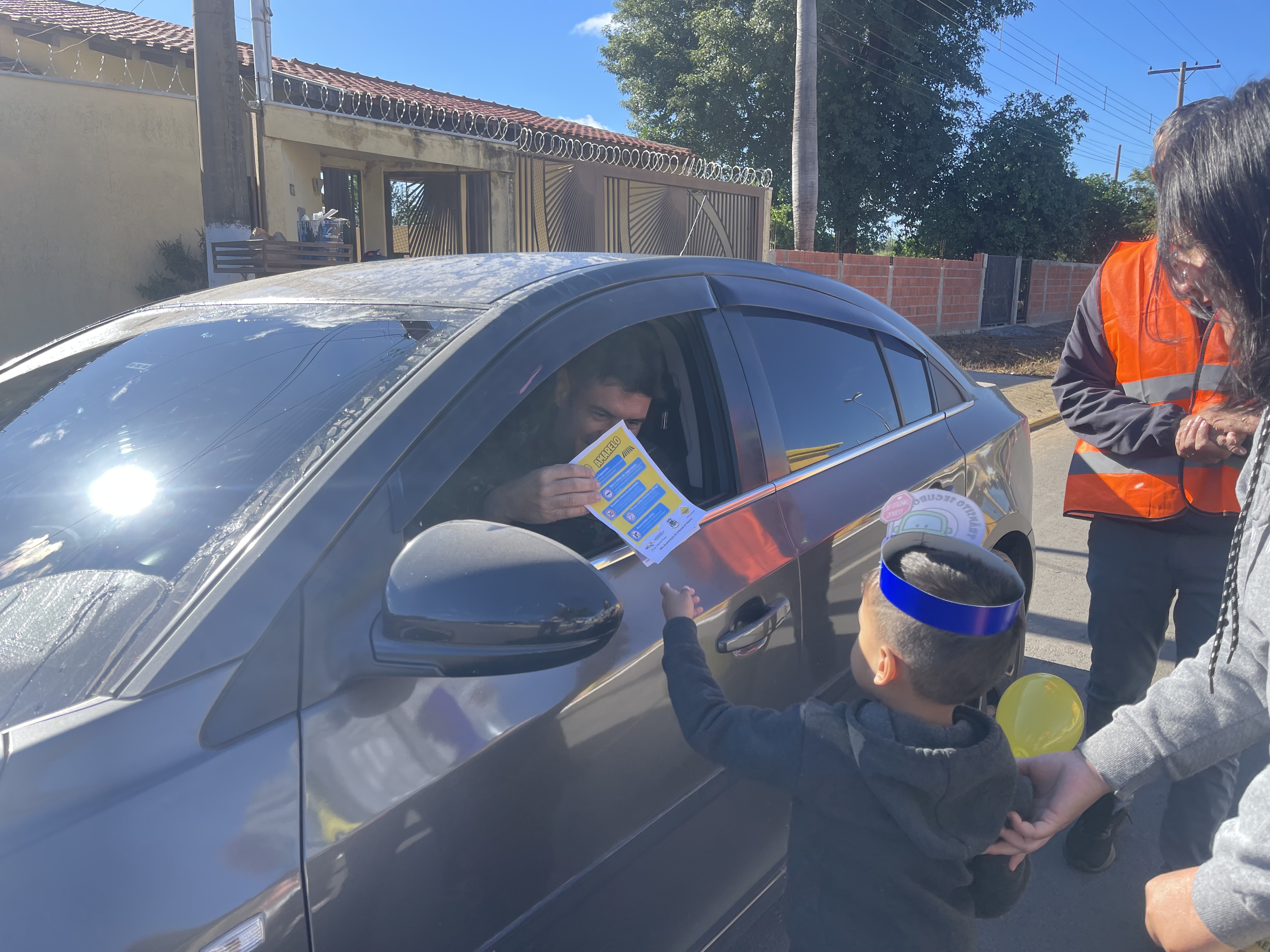 Prefeitura realiza blitz educativa com alunos da CEINF Rafael Cortada Cordoniz dentro das ações do Maio Amarelo Prefeitura realiza blitz educativa com alunos da CEINF Rafael Cortada Cordoniz dentro das ações do Maio Amarelo