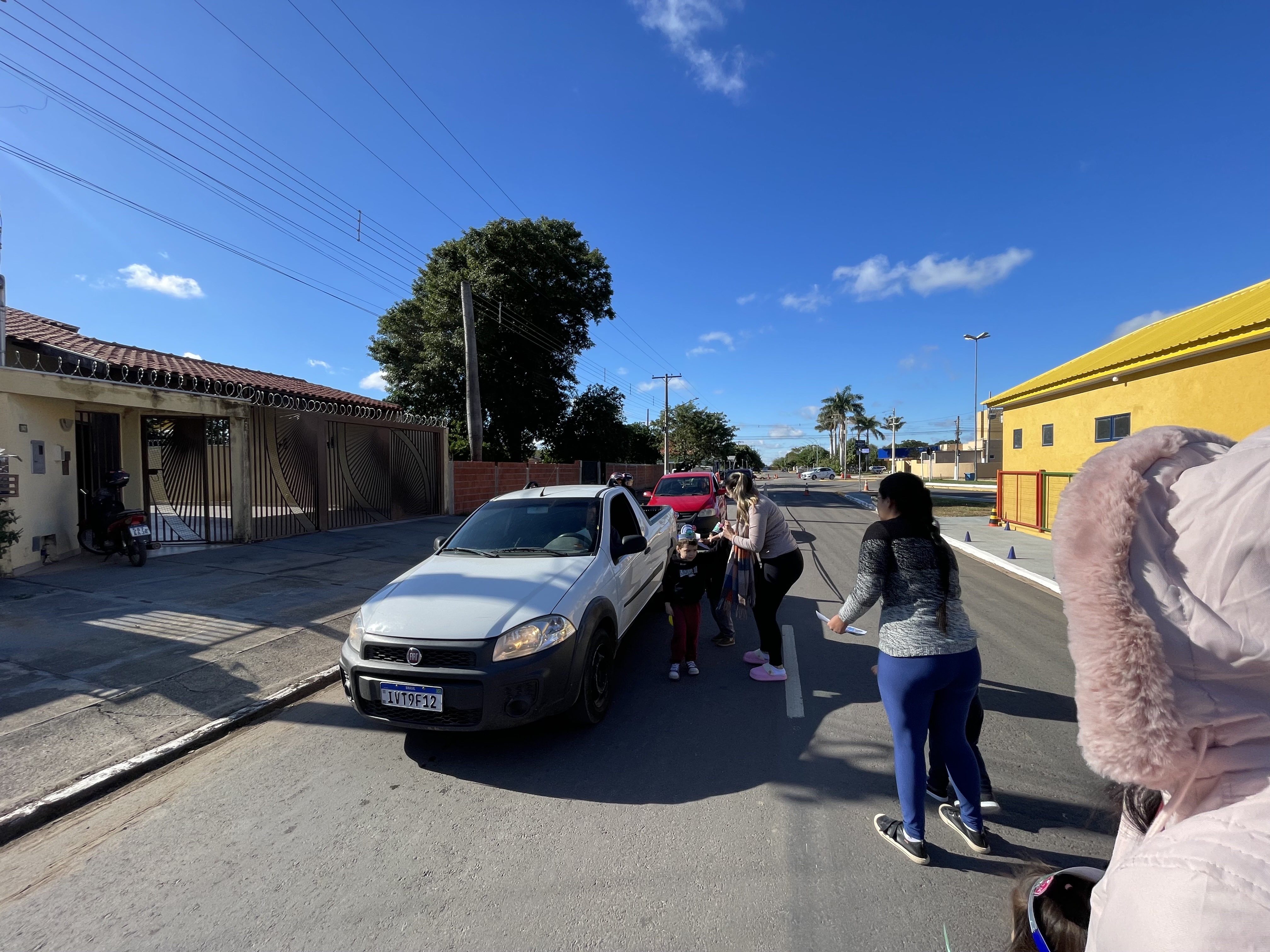 Prefeitura realiza blitz educativa com alunos da CEINF Rafael Cortada Cordoniz dentro das ações do Maio Amarelo Prefeitura realiza blitz educativa com alunos da CEINF Rafael Cortada Cordoniz dentro das ações do Maio Amarelo