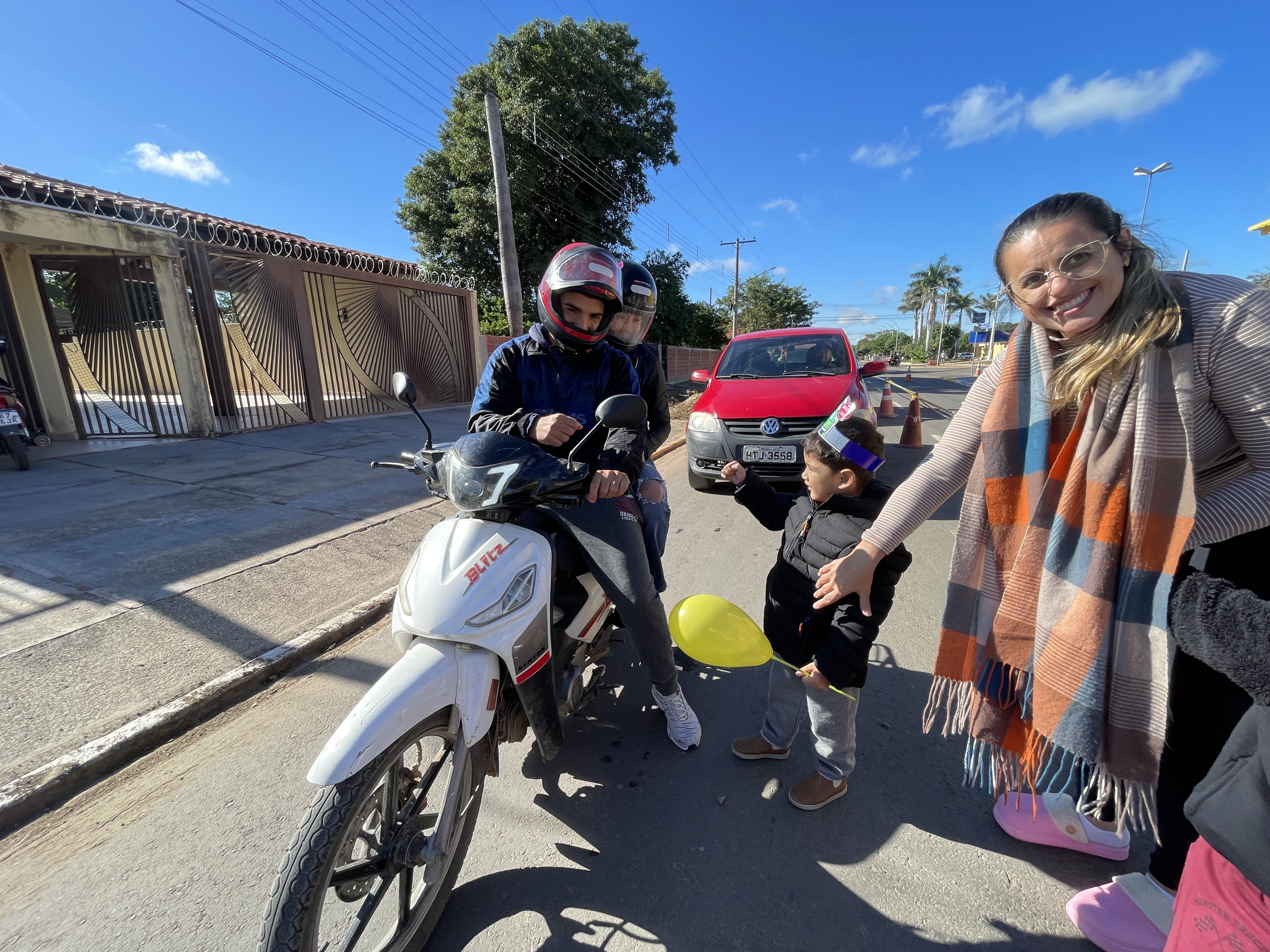 Prefeitura realiza blitz educativa com alunos da CEINF Rafael Cortada Cordoniz dentro das ações do Maio Amarelo Prefeitura realiza blitz educativa com alunos da CEINF Rafael Cortada Cordoniz dentro das ações do Maio Amarelo