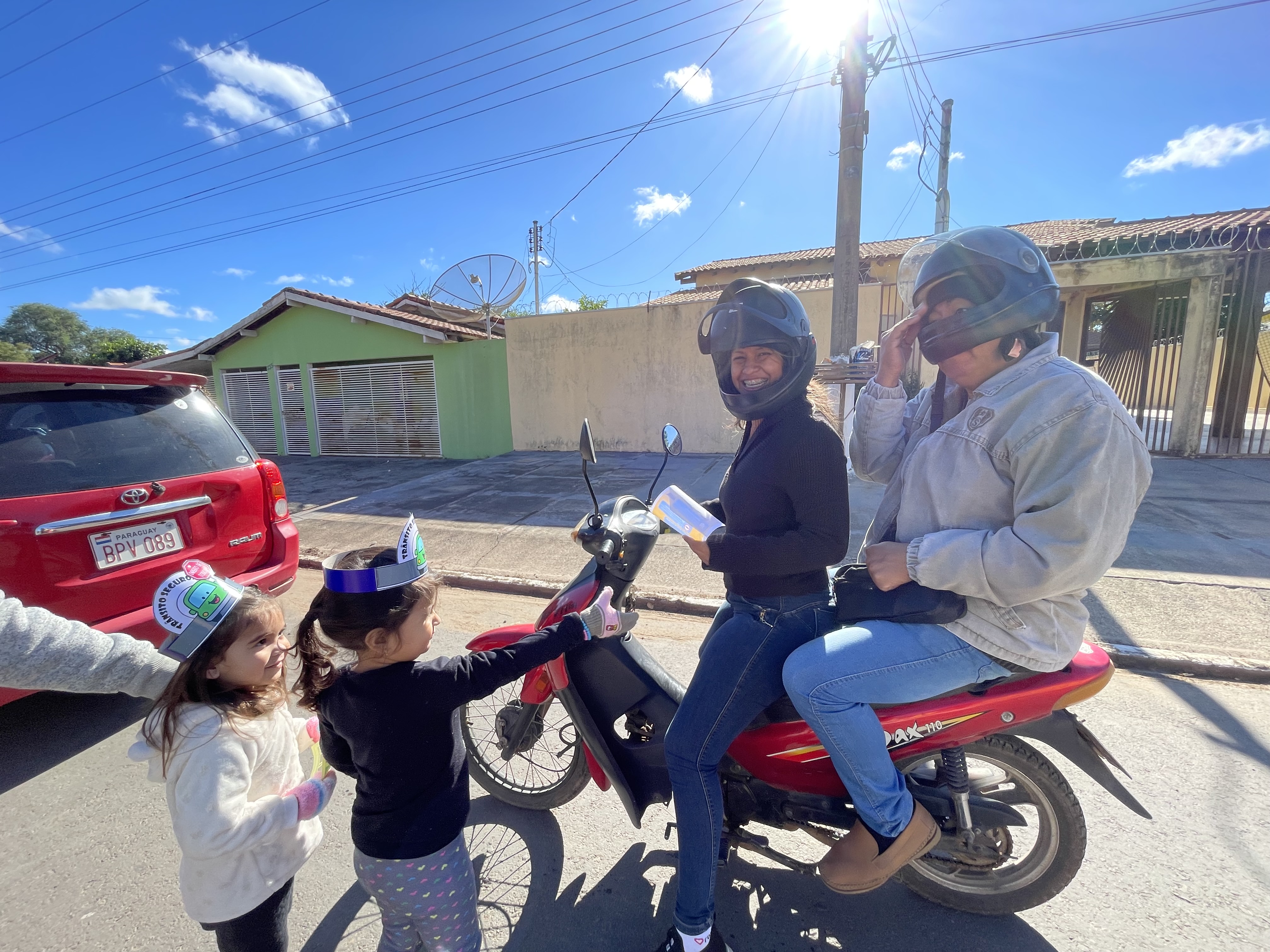 Prefeitura realiza blitz educativa com alunos da CEINF Rafael Cortada Cordoniz dentro das ações do Maio Amarelo Prefeitura realiza blitz educativa com alunos da CEINF Rafael Cortada Cordoniz dentro das ações do Maio Amarelo