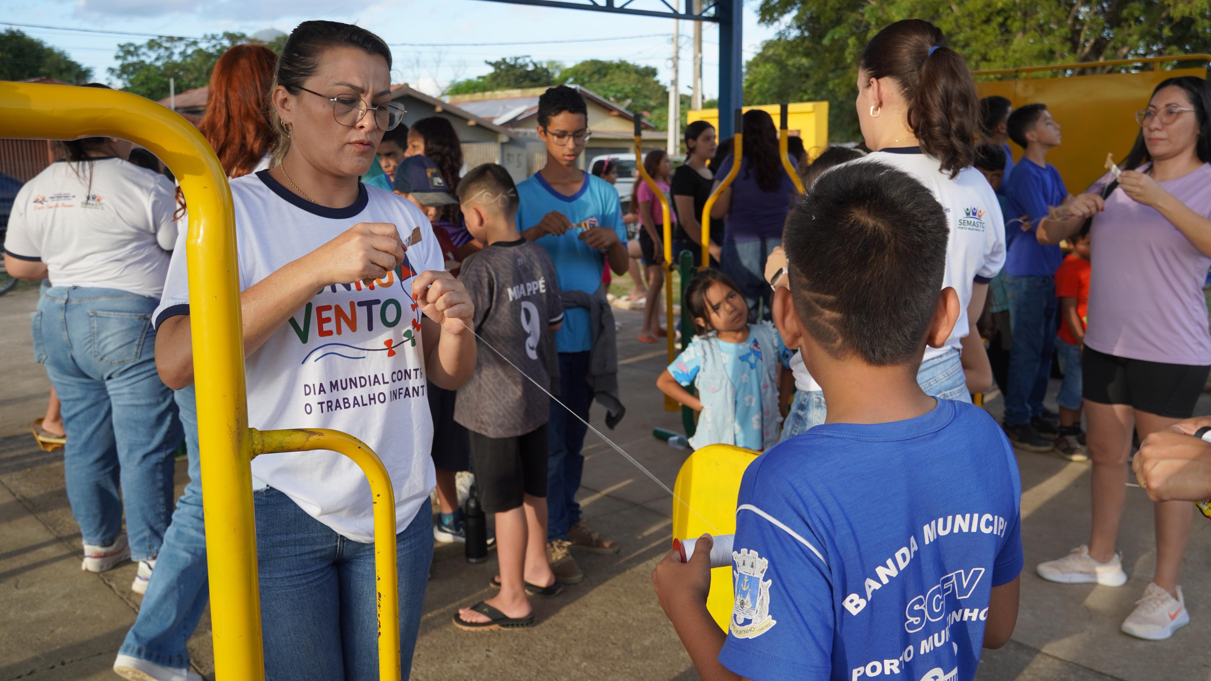 Junho Vento - Secretaria de Assistência Social realiza oficina de pipas em alusão ao Dia Mundial contra o Trabalho Infantil Junho Vento - Secretaria de Assistência Social realiza oficina de pipas em alusão ao Dia Mundial contra o Trabalho Infantil