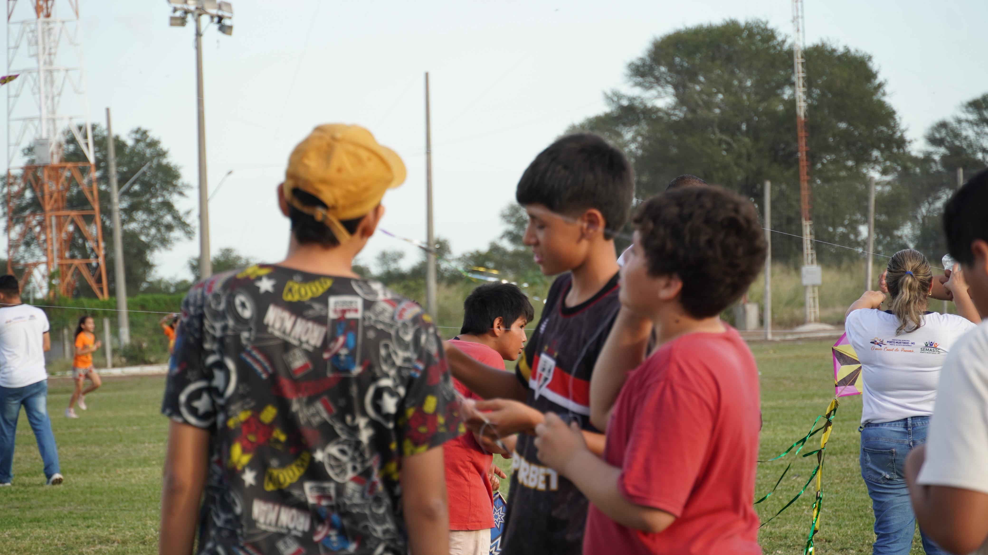 Junho Vento - Secretaria de Assistência Social realiza oficina de pipas em alusão ao Dia Mundial contra o Trabalho Infantil Junho Vento - Secretaria de Assistência Social realiza oficina de pipas em alusão ao Dia Mundial contra o Trabalho Infantil
