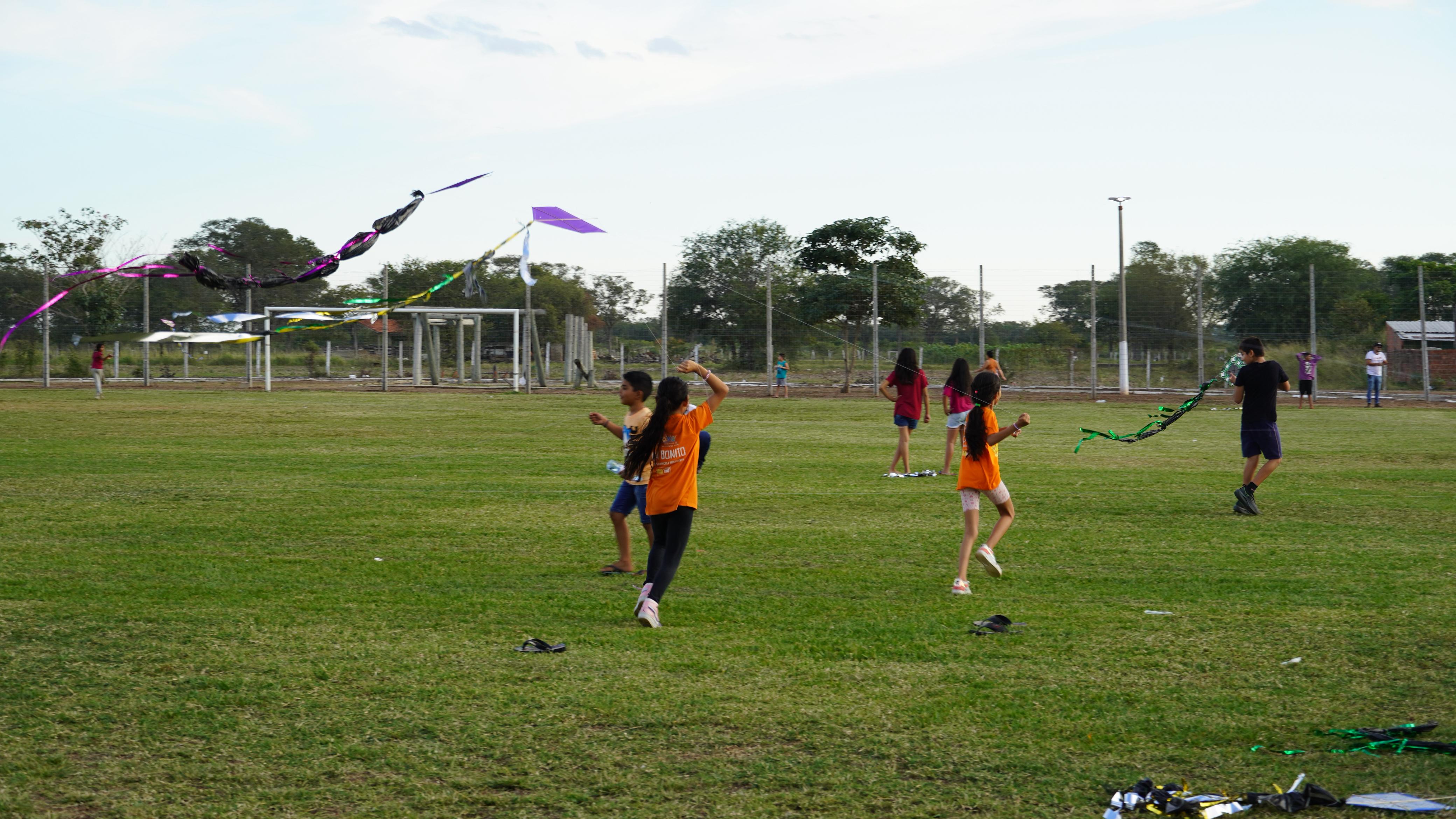 Junho Vento - Secretaria de Assistência Social realiza oficina de pipas em alusão ao Dia Mundial contra o Trabalho Infantil Junho Vento - Secretaria de Assistência Social realiza oficina de pipas em alusão ao Dia Mundial contra o Trabalho Infantil