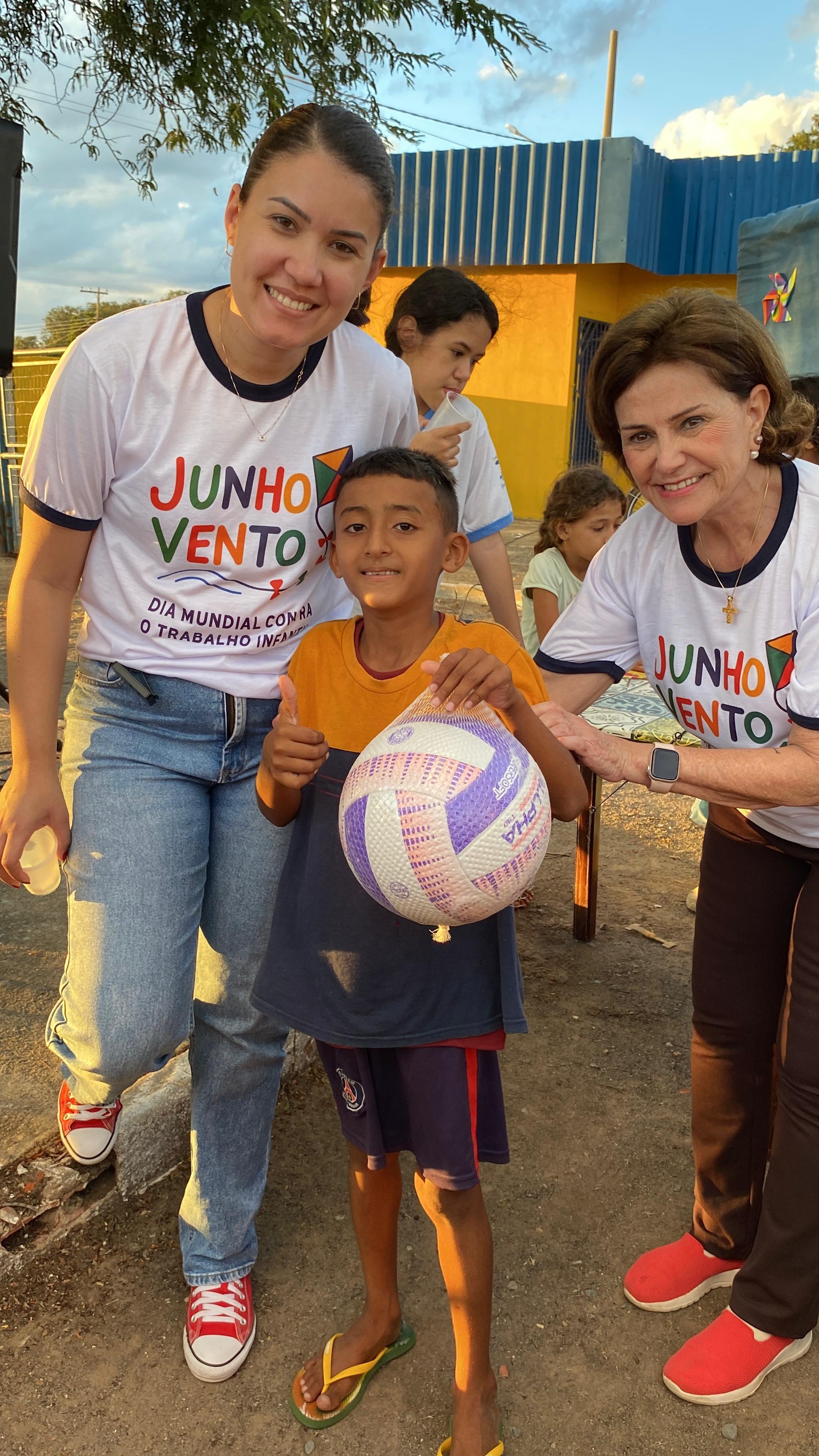 Junho Vento - Secretaria de Assistência Social realiza oficina de pipas em alusão ao Dia Mundial contra o Trabalho Infantil Junho Vento - Secretaria de Assistência Social realiza oficina de pipas em alusão ao Dia Mundial contra o Trabalho Infantil