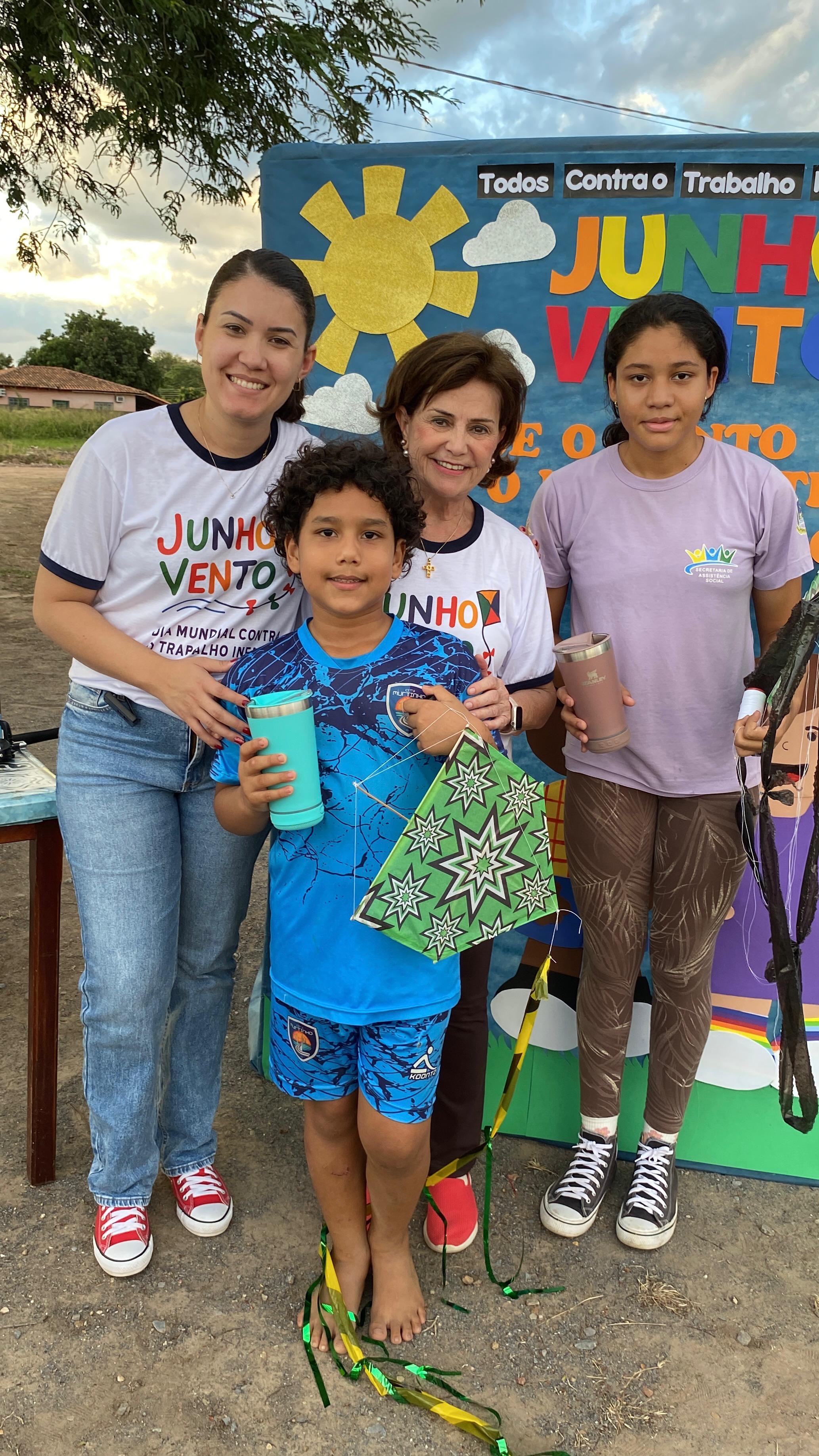 Junho Vento - Secretaria de Assistência Social realiza oficina de pipas em alusão ao Dia Mundial contra o Trabalho Infantil Junho Vento - Secretaria de Assistência Social realiza oficina de pipas em alusão ao Dia Mundial contra o Trabalho Infantil