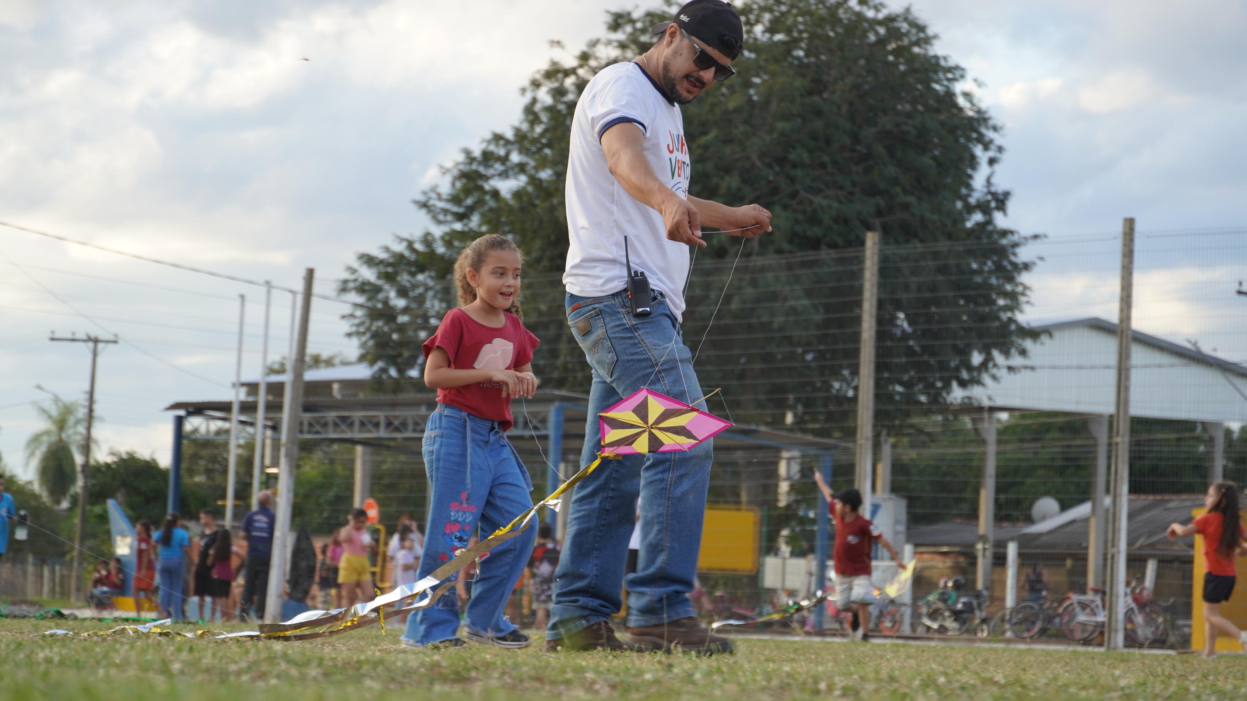 Junho Vento - Secretaria de Assistência Social realiza oficina de pipas em alusão ao Dia Mundial contra o Trabalho Infantil Junho Vento - Secretaria de Assistência Social realiza oficina de pipas em alusão ao Dia Mundial contra o Trabalho Infantil