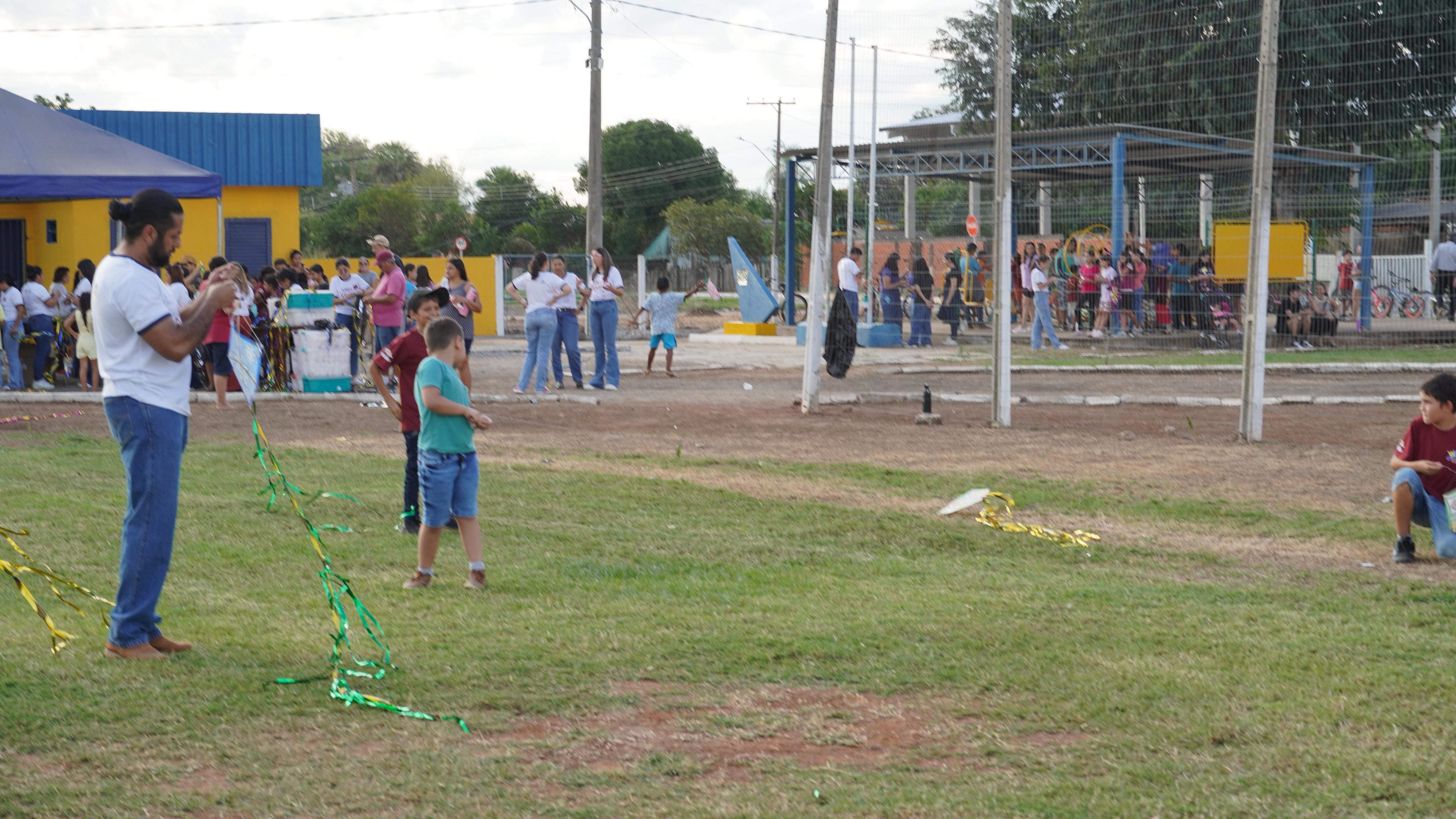 Junho Vento - Secretaria de Assistência Social realiza oficina de pipas em alusão ao Dia Mundial contra o Trabalho Infantil Junho Vento - Secretaria de Assistência Social realiza oficina de pipas em alusão ao Dia Mundial contra o Trabalho Infantil