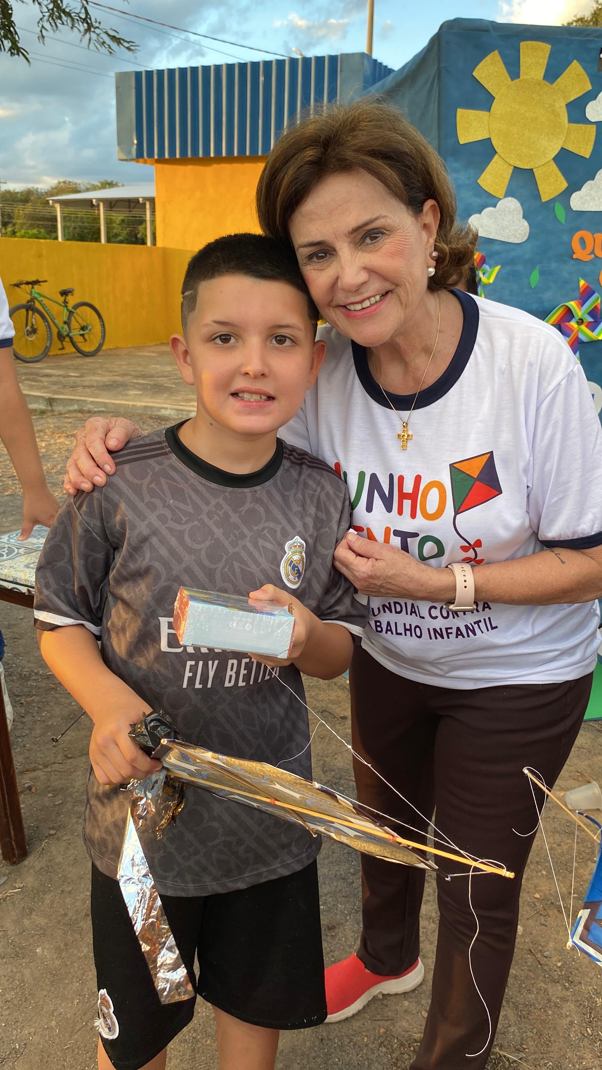 Junho Vento - Secretaria de Assistência Social realiza oficina de pipas em alusão ao Dia Mundial contra o Trabalho Infantil Junho Vento - Secretaria de Assistência Social realiza oficina de pipas em alusão ao Dia Mundial contra o Trabalho Infantil