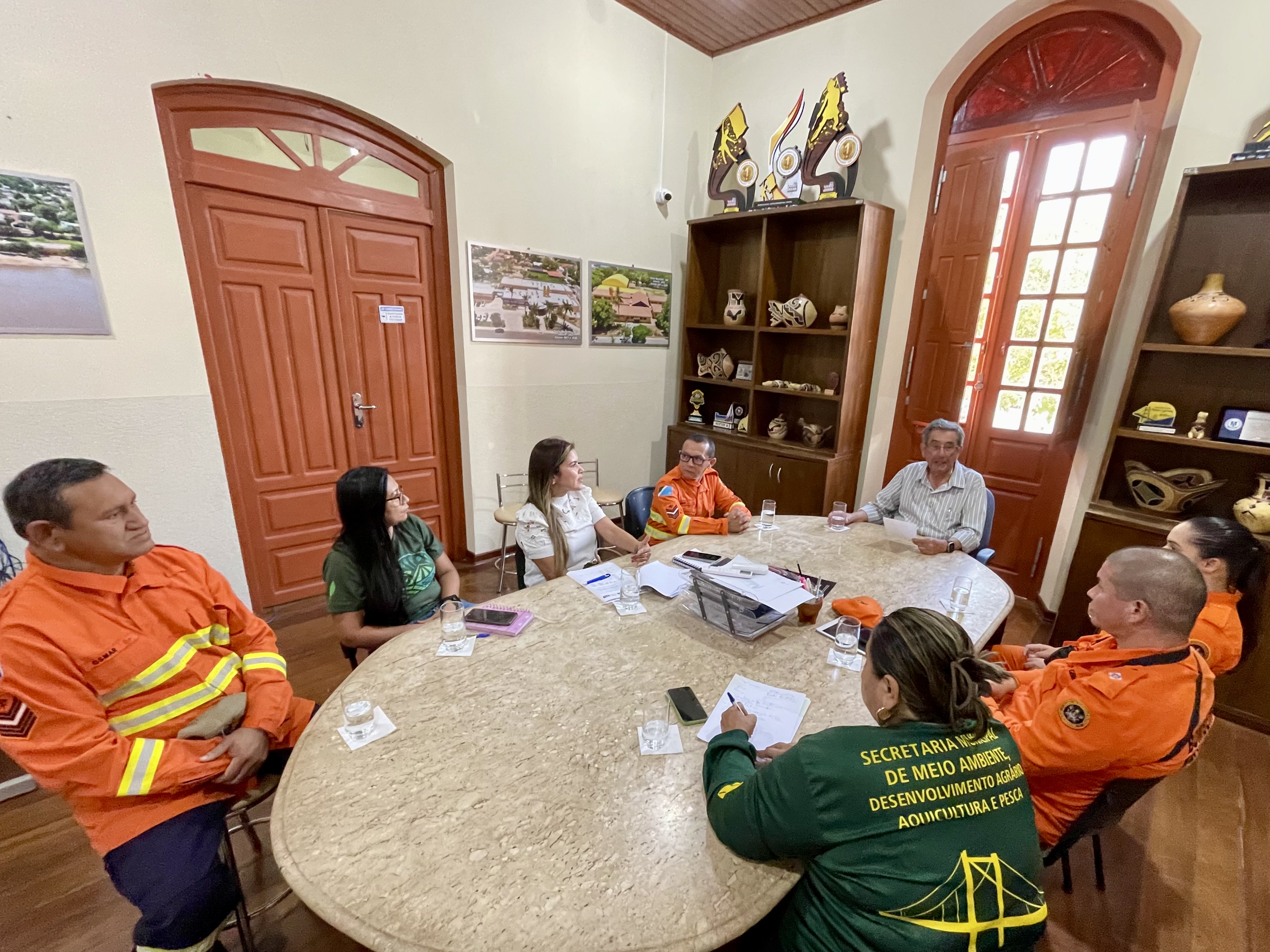 Prefeito Nelson Cintra recebe representantes do Corpo de Bombeiros para tratar sobre prevenção de queimadas e ações ambientais Prefeito Nelson Cintra recebe representantes do Corpo de Bombeiros para tratar sobre prevenção de queimadas e ações ambientais