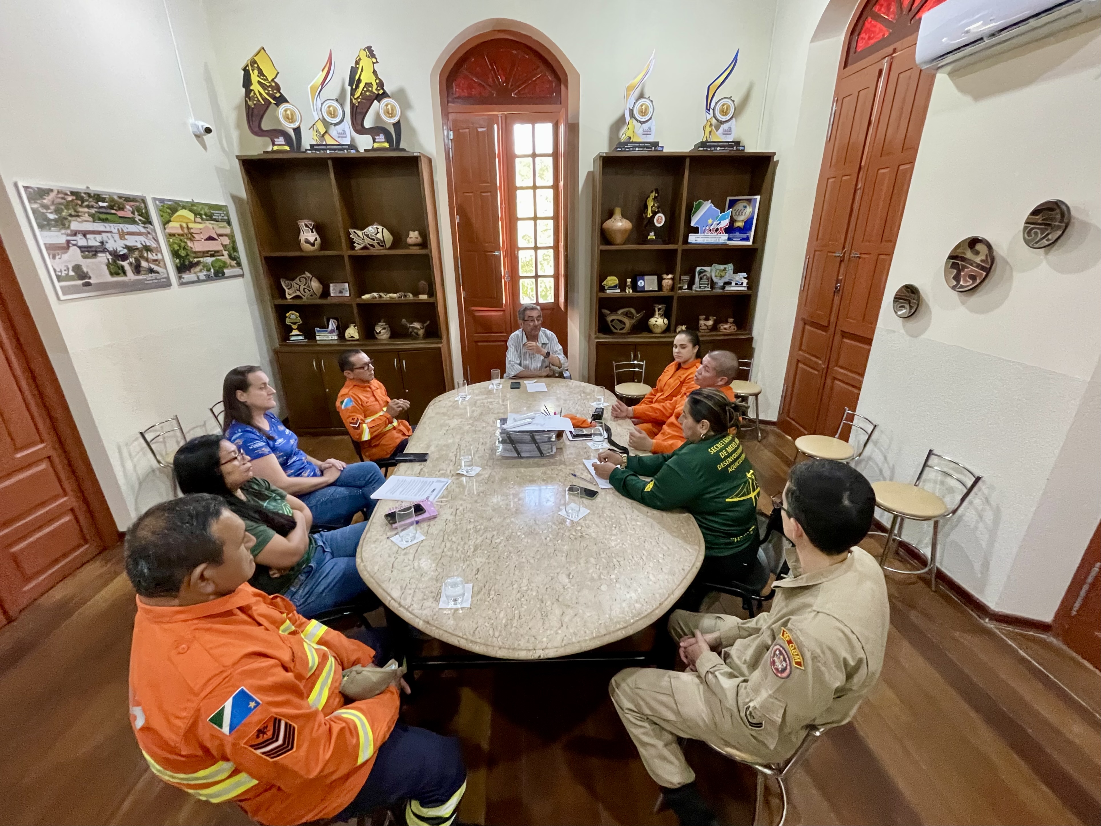 Prefeito Nelson Cintra recebe representantes do Corpo de Bombeiros para tratar sobre prevenção de queimadas e ações ambientais Prefeito Nelson Cintra recebe representantes do Corpo de Bombeiros para tratar sobre prevenção de queimadas e ações ambientais