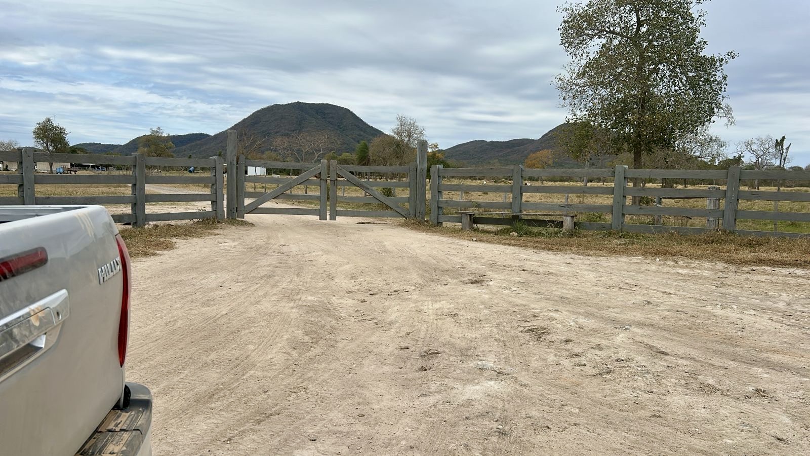 Prefeitura intensifica serviços de manutenção em estrada rural de Porto Murtinho Prefeitura intensifica serviços de manutenção em estrada rural de Porto Murtinho