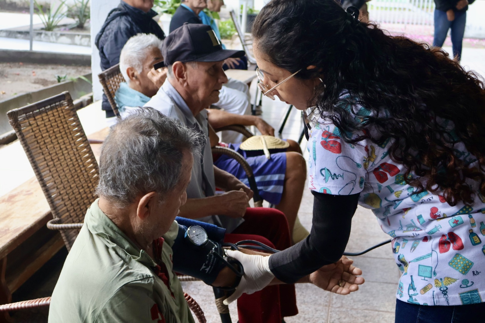 Ação Saúde do Idoso leva cuidados de saúde e bem-estar ao Lar dos Idosos São Vicente de Paula