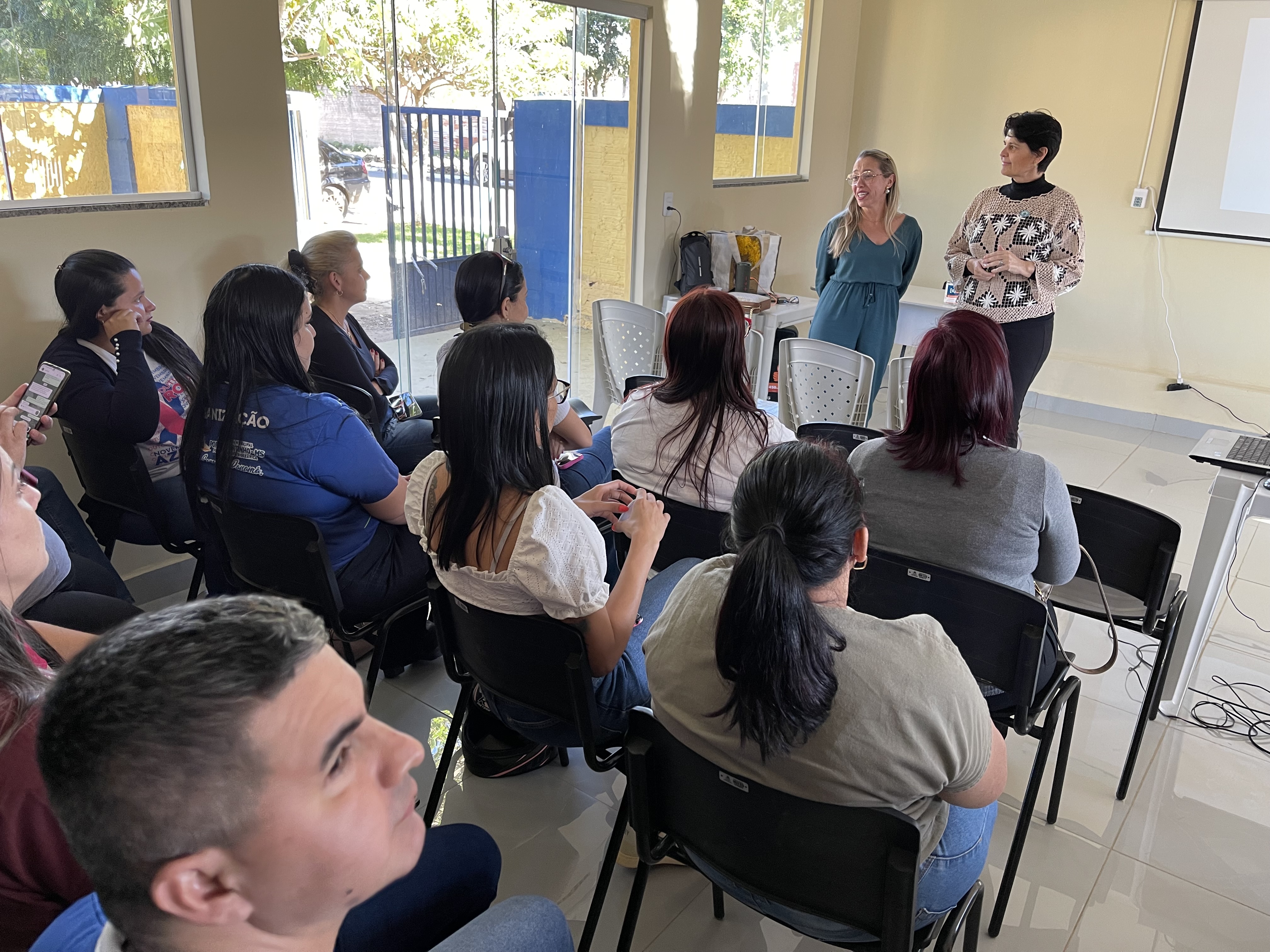 Profissionais da Saúde e Educação participam de capacitação sobre Terapia Floral e saúde mental com Joseanne Roque