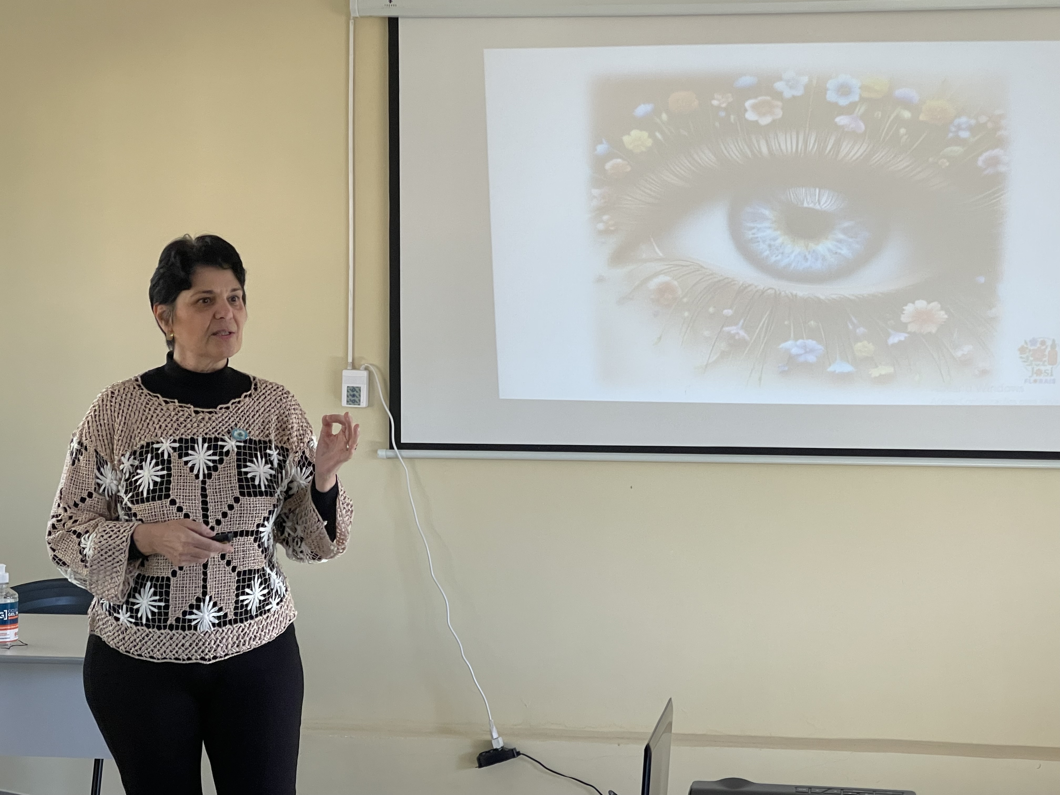 Profissionais da Saúde e Educação participam de capacitação sobre Terapia Floral e saúde mental com Joseanne Roque