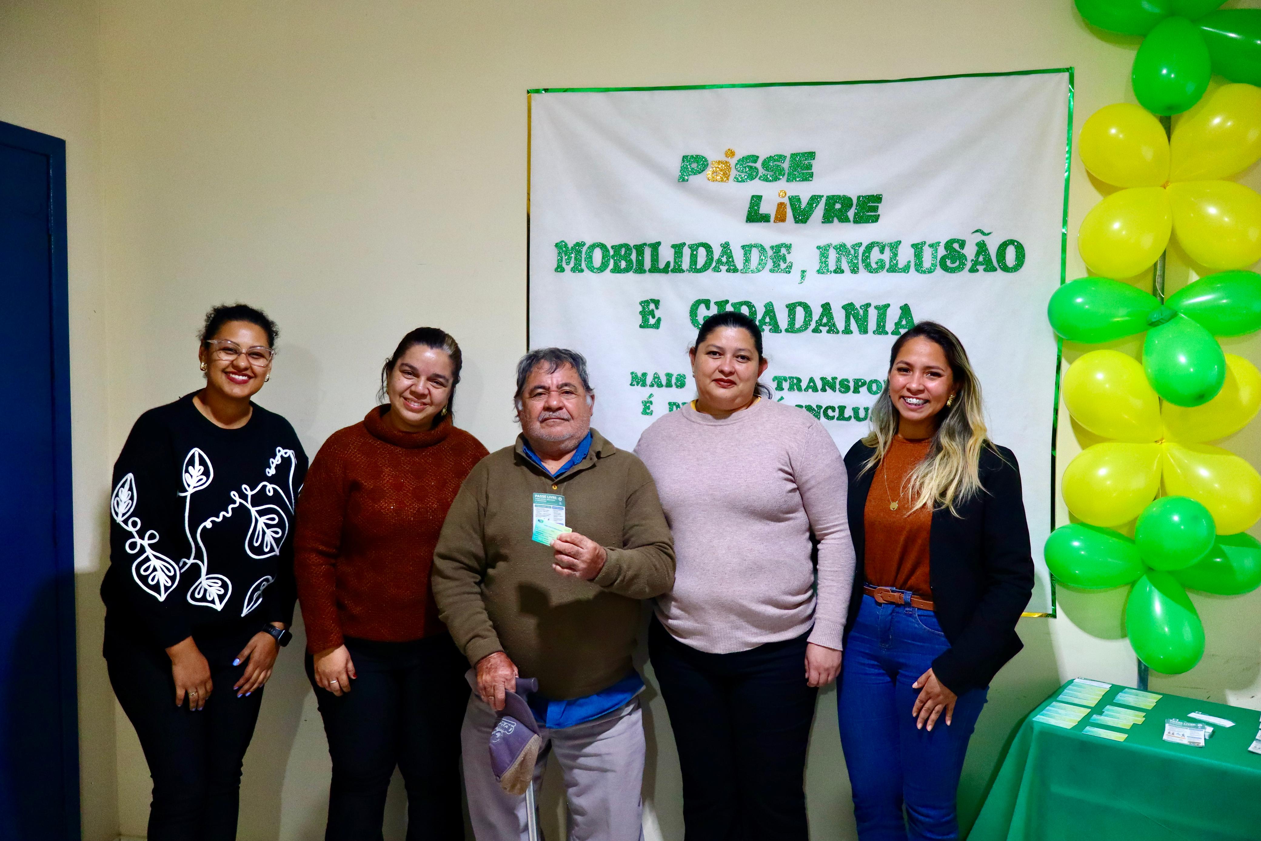 ENTREGA DE CARTEIRINHAS DO PASSE LIVRE