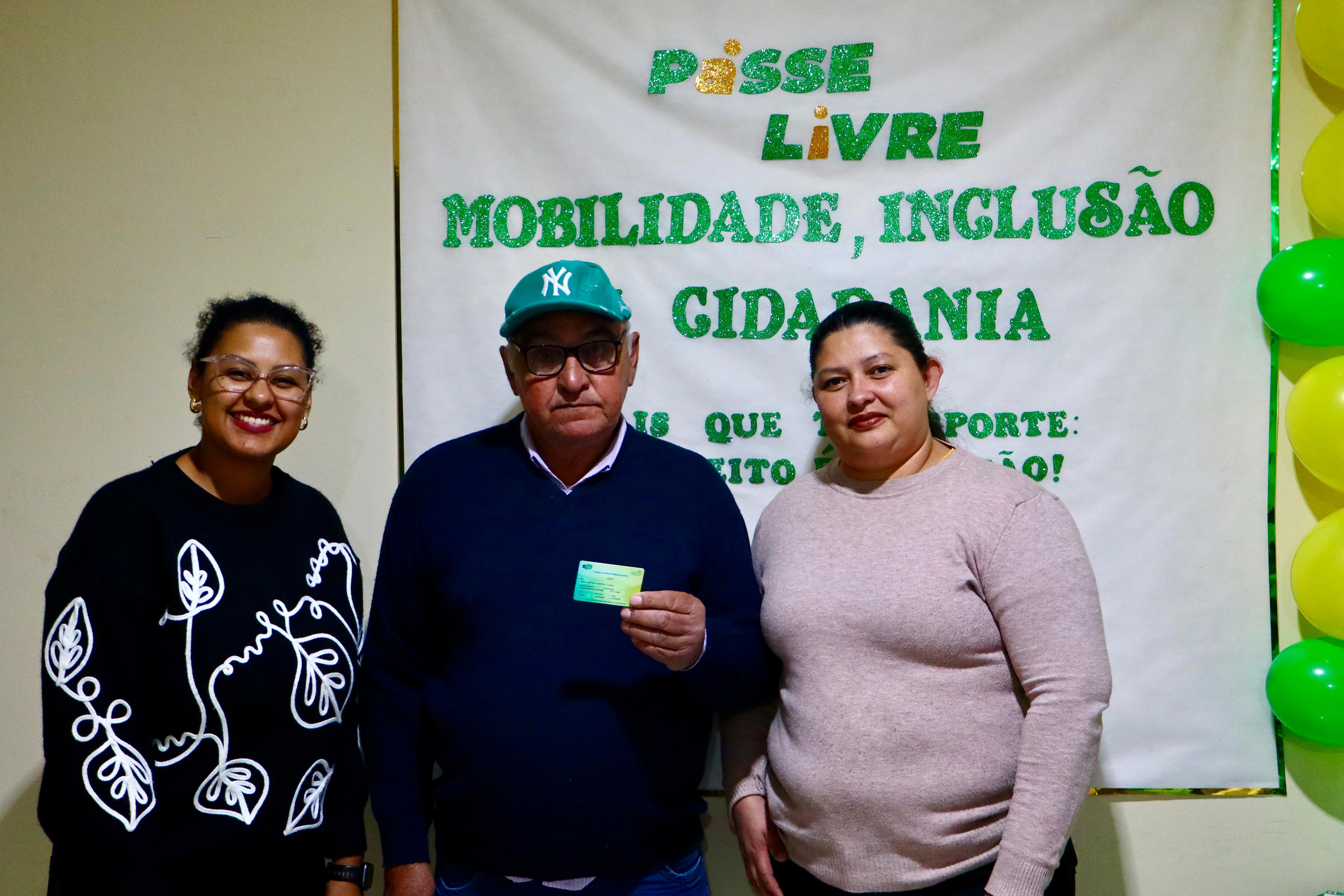 ENTREGA DE CARTEIRINHAS DO PASSE LIVRE