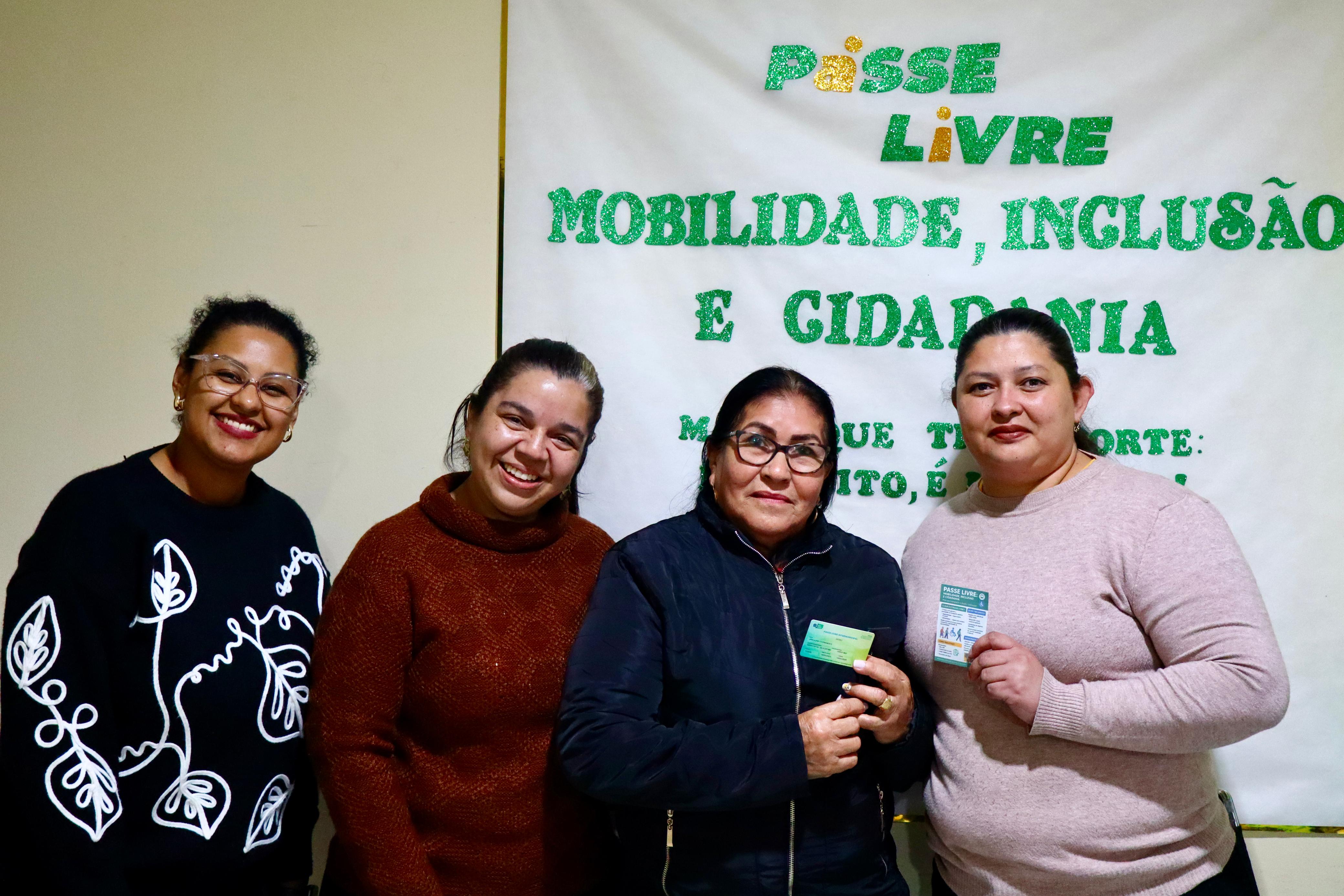 ENTREGA DE CARTEIRINHAS DO PASSE LIVRE