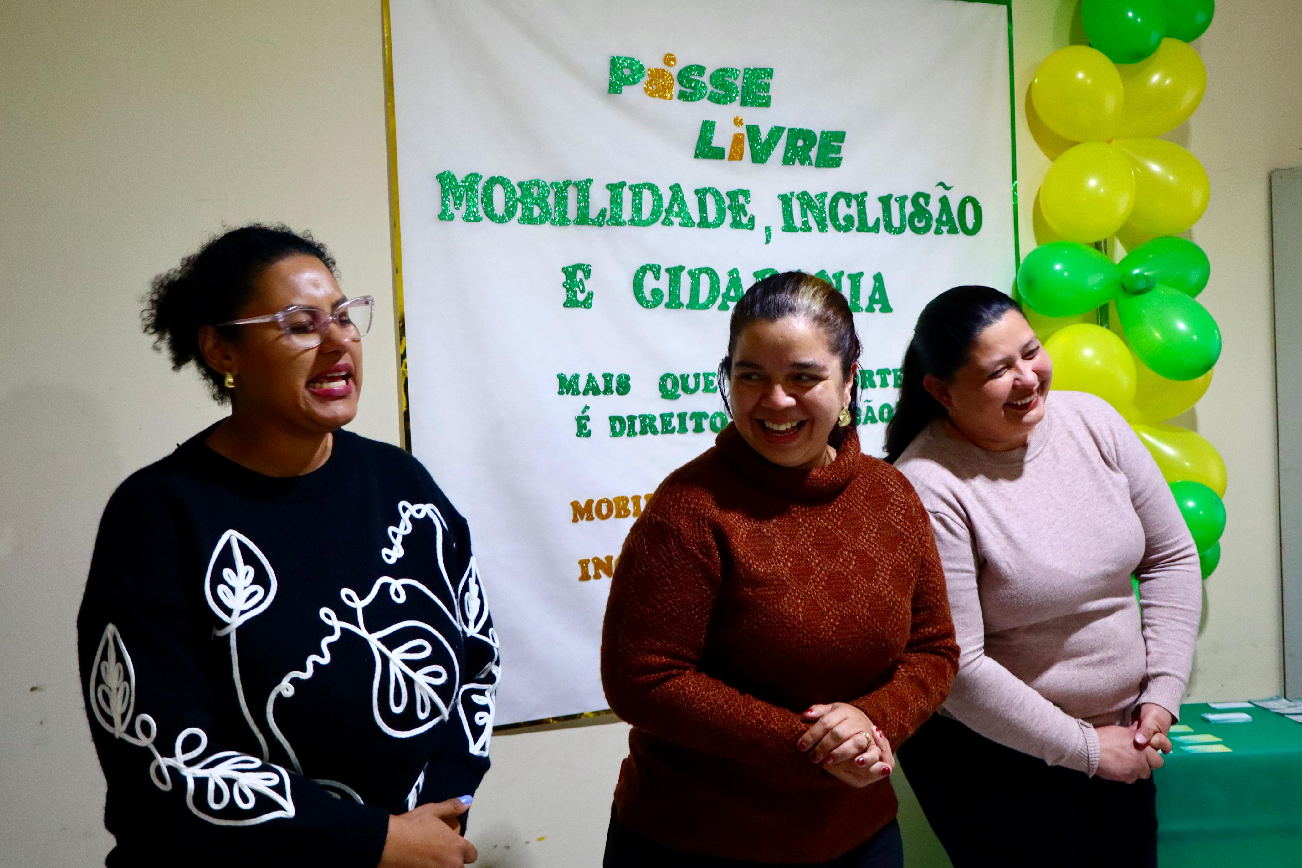 ENTREGA DE CARTEIRINHAS DO PASSE LIVRE