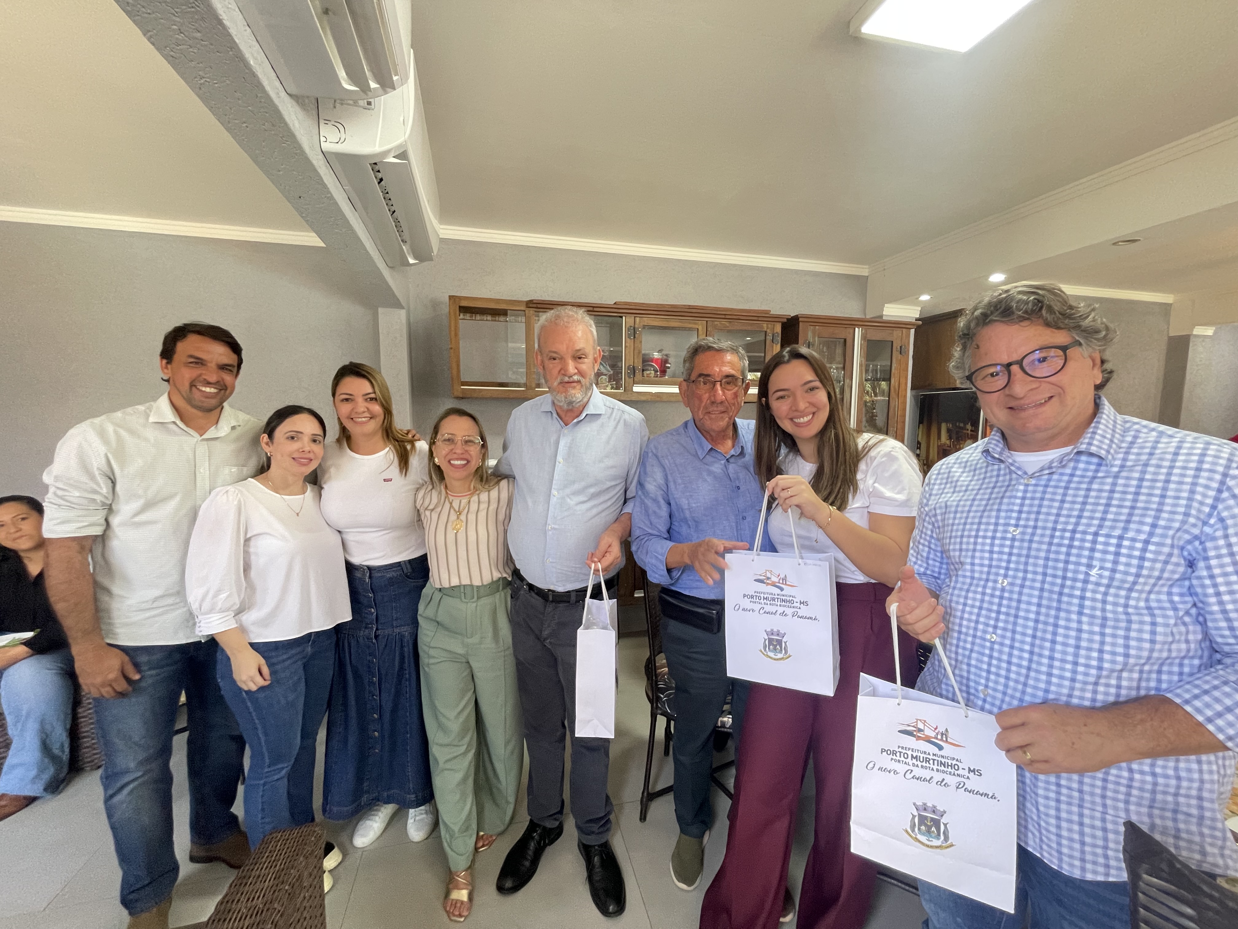 Sob a gestão de Nelson Cintra e Andreara Castro, Porto Murtinho recebe duas ambulâncias e uma Unidade Odontológica Móvel com apoio do deputado federal Geraldo Resende Sob a gestão de Nelson Cintra e Andreara Castro, Porto Murtinho recebe duas ambulâncias e uma Unidade Odontológica Móvel com apoio do deputado federal Geraldo Resende