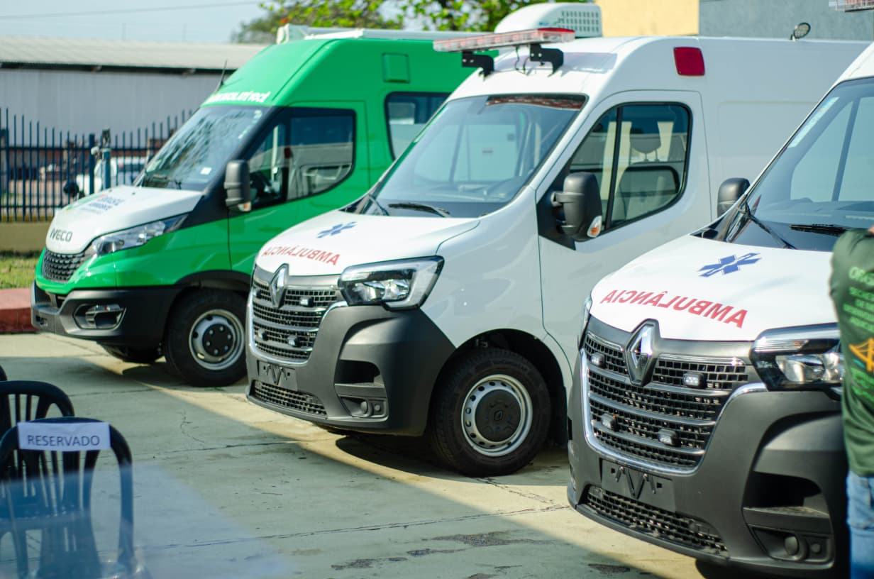Sob a gestão de Nelson Cintra e Andreara Castro, Porto Murtinho recebe duas ambulâncias e uma Unidade Odontológica Móvel com apoio do deputado federal Geraldo Resende Sob a gestão de Nelson Cintra e Andreara Castro, Porto Murtinho recebe duas ambulâncias e uma Unidade Odontológica Móvel com apoio do deputado federal Geraldo Resende