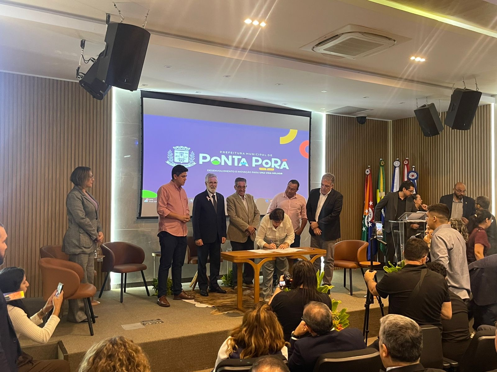 Prefeitos e parlamentares debatem integração de fronteira em Ponta Porã Prefeitos e parlamentares debatem integração de fronteira em Ponta Porã