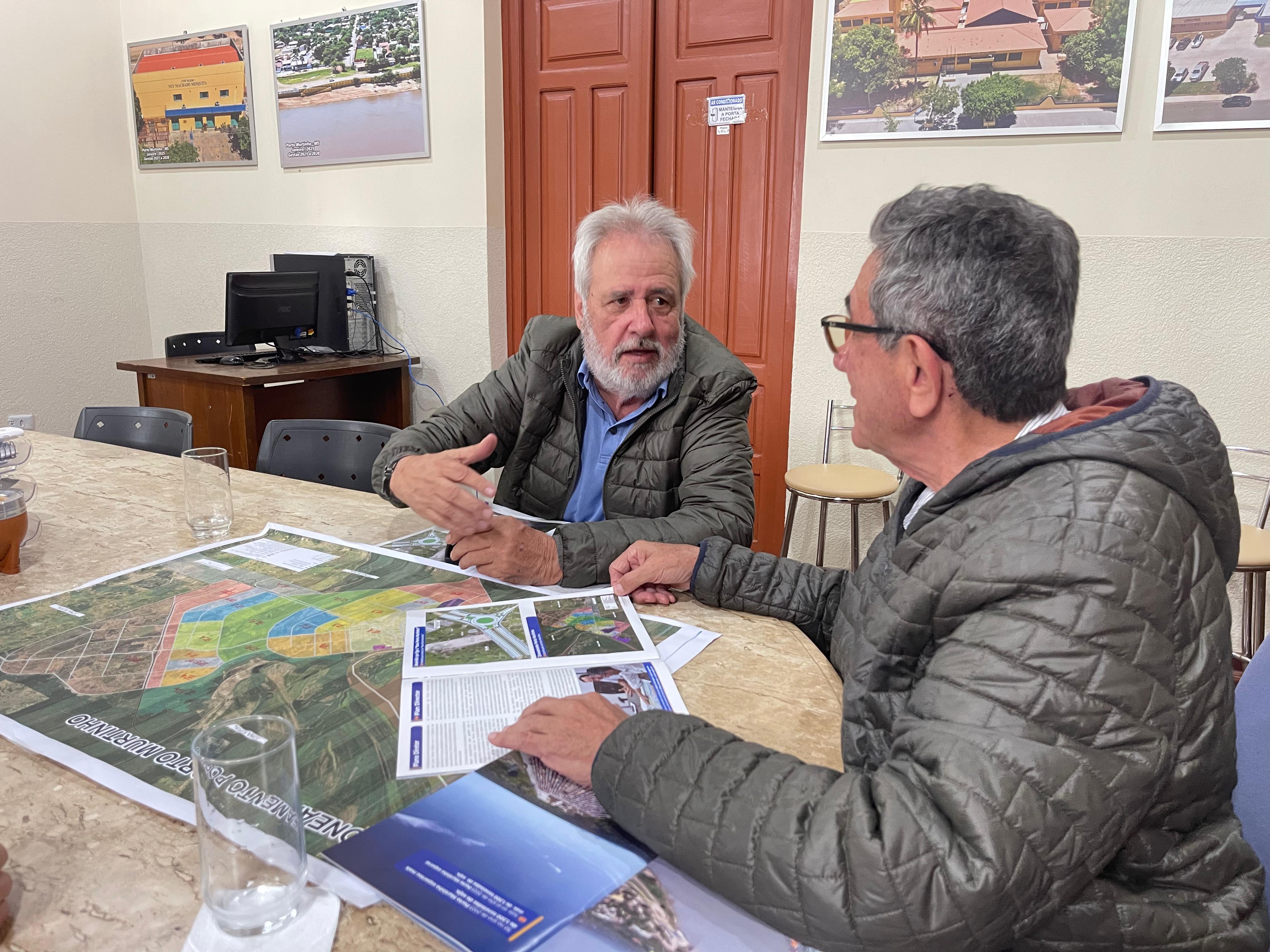 Prefeito Nelson Cintra Recebe Representantes de Foz do Iguaçu para Tratar sobre o Porto Seco e Expansão Urbana de Porto Murtinho Prefeito Nelson Cintra Recebe Representantes de Foz do Iguaçu para Tratar sobre o Porto Seco e Expansão Urbana de Porto Murtinho