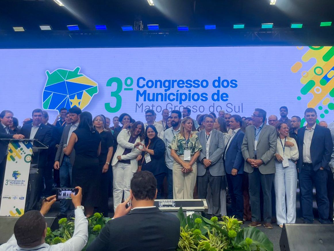 Prefeito Nelson Cintra e Dra. Andreara Castro participam do 3º Congresso dos Municípios de Mato Grosso do Sul Prefeito Nelson Cintra e Dra. Andreara Castro participam do 3º Congresso dos Municípios de Mato Grosso do Sul