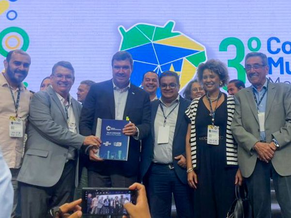 Prefeito Nelson Cintra e Dra. Andreara Castro participam do 3º Congresso dos Municípios de Mato Grosso do Sul Prefeito Nelson Cintra e Dra. Andreara Castro participam do 3º Congresso dos Municípios de Mato Grosso do Sul