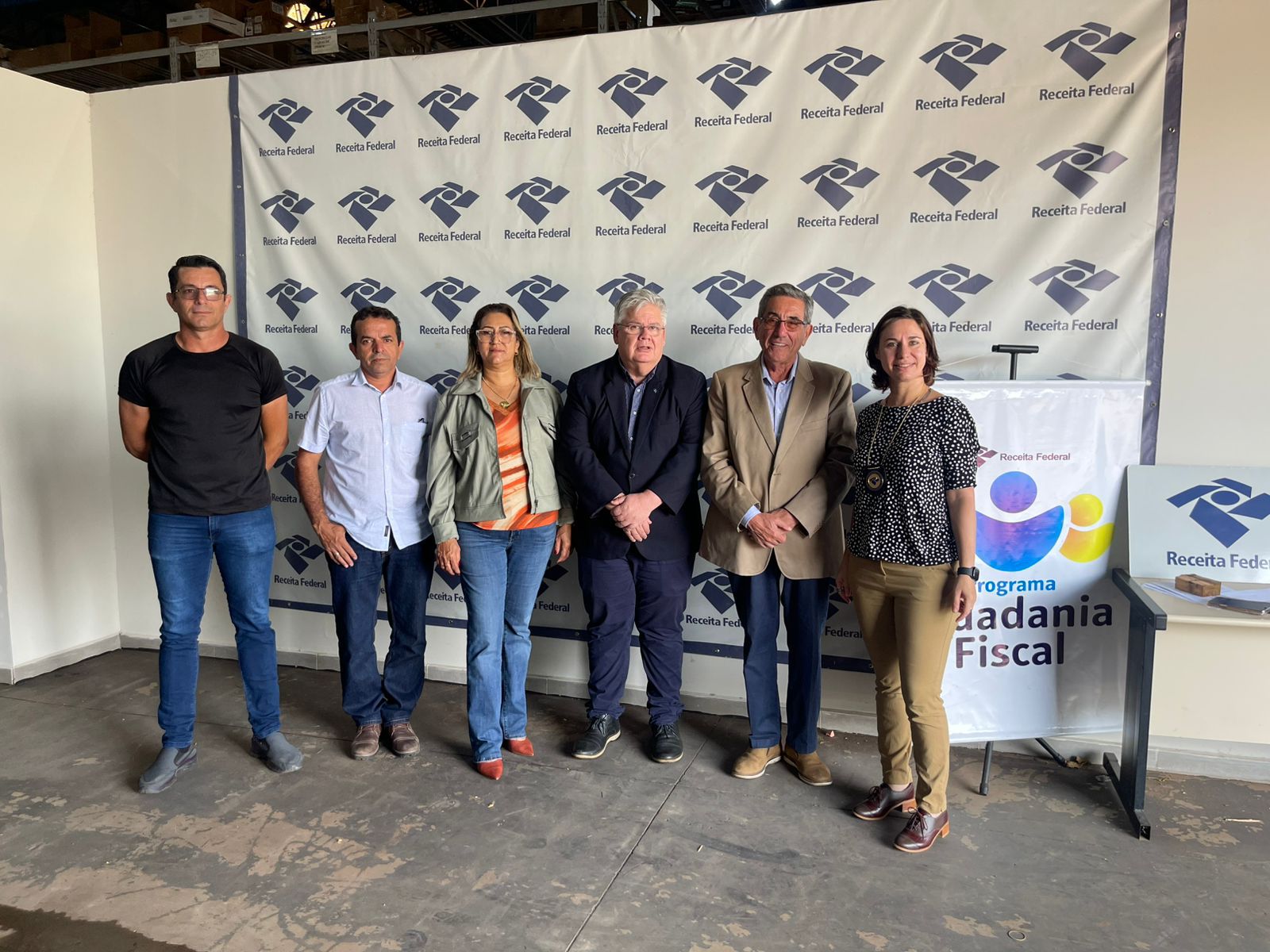 Porto Murtinho/MS, 28 de outubro de 2025 – A Prefeitura de Porto Murtinho participou, nesta terça-feira, de uma nova etapa da parceria institucional com a Receita Federal do Brasil para o recebimento de veículos e equipamentos apreendidos. Tais bens serão agora direcionados para uso no município. Porto Murtinho/MS, 28 de outubro de 2025 – A Prefeitura de Porto Murtinho participou, nesta terça-feira, de uma nova etapa da parceria institucional com a Receita Federal do Brasil para o recebimento de veículos e equipamentos apreendidos. Tais bens serão agora direcionados para uso no município.