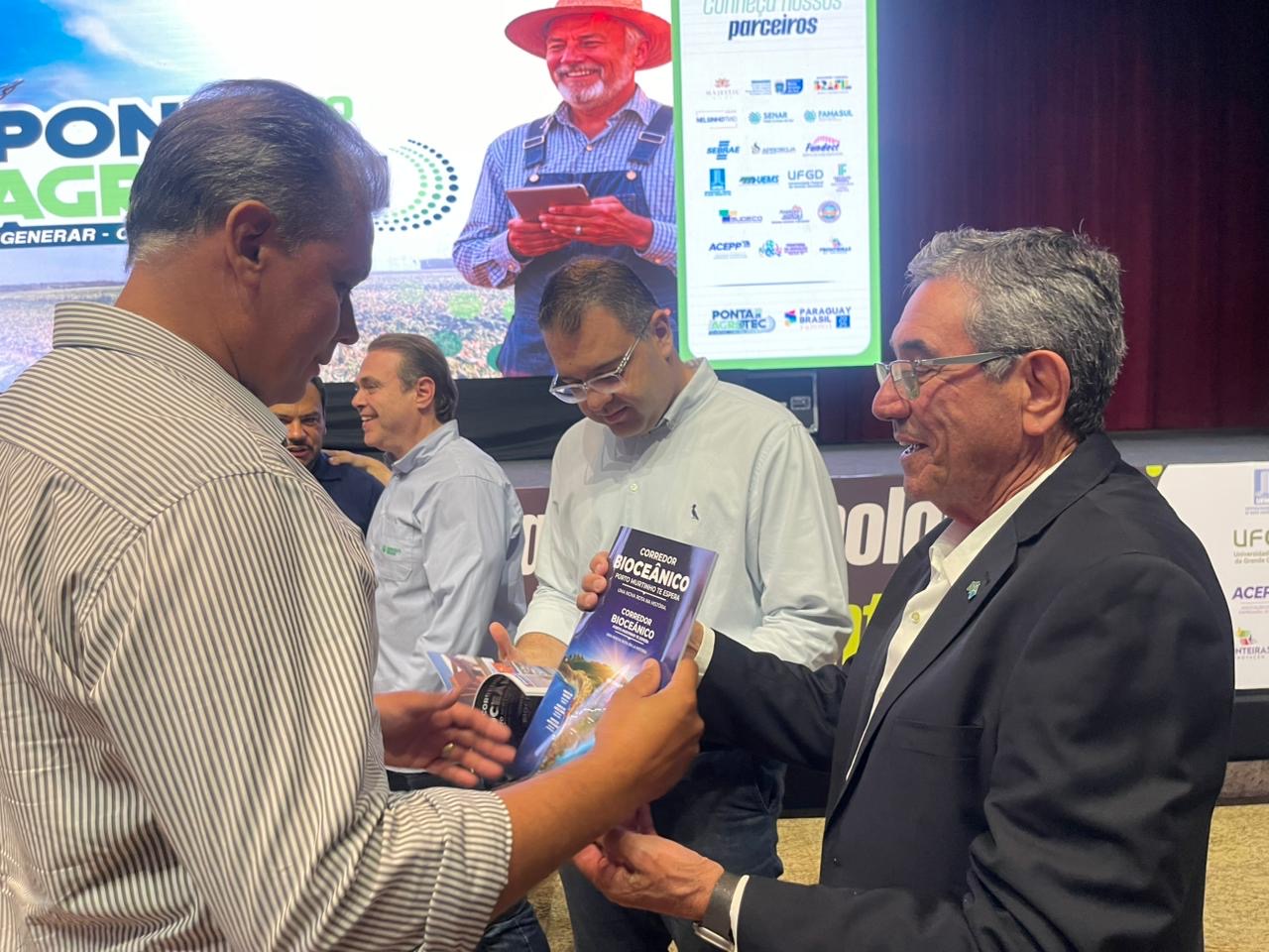 Prefeito Nelson Cintra participa do Ponta Agrotec 2025 em Ponta Porã e apresenta a Rota Bioceânica aos visitantes