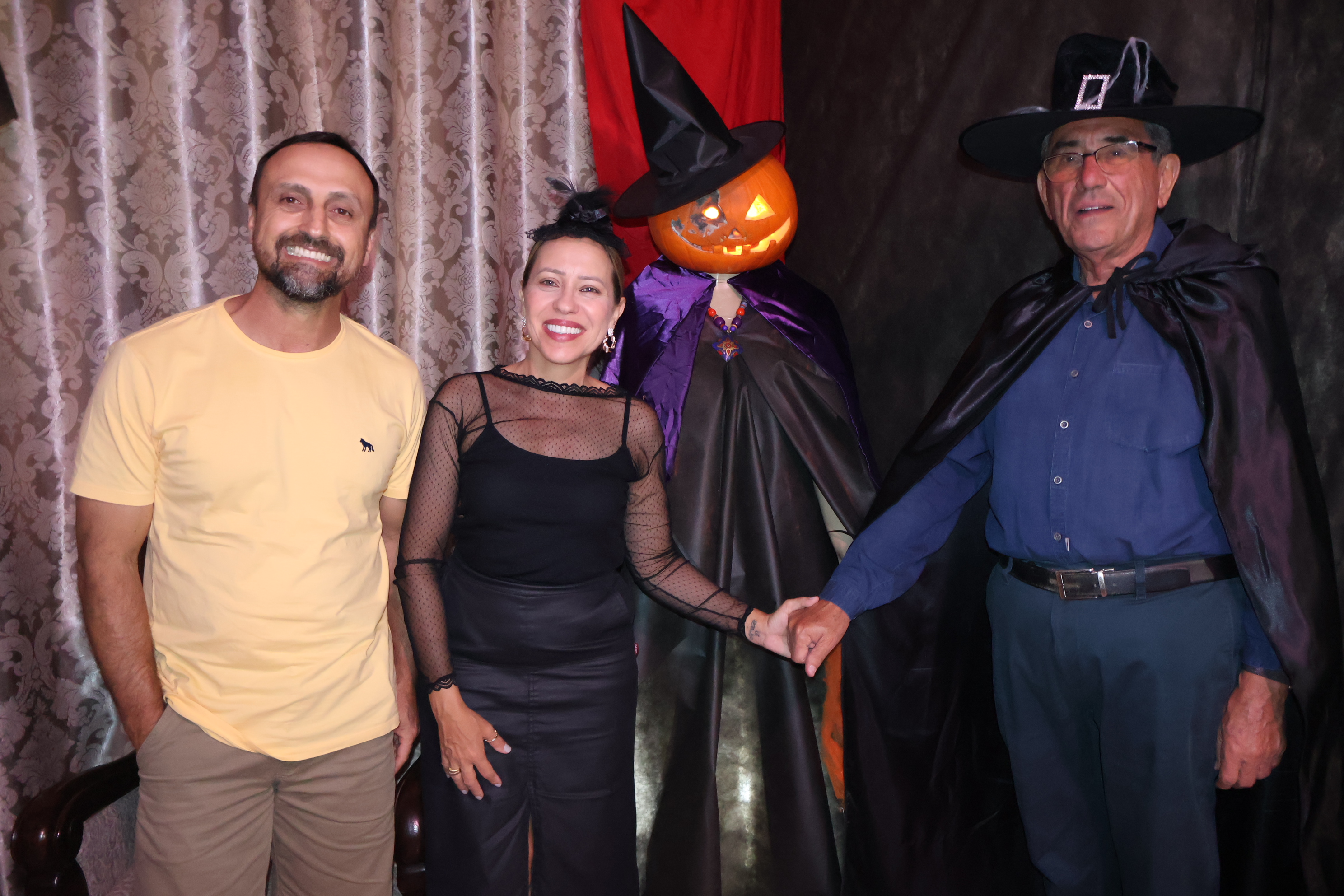 Festa de Halloween celebra o Dia do Servidor Municipal e agita a Praça de Eventos José Barbosa de Souza Coelho Festa de Halloween celebra o Dia do Servidor Municipal e agita a Praça de Eventos José Barbosa de Souza Coelho
