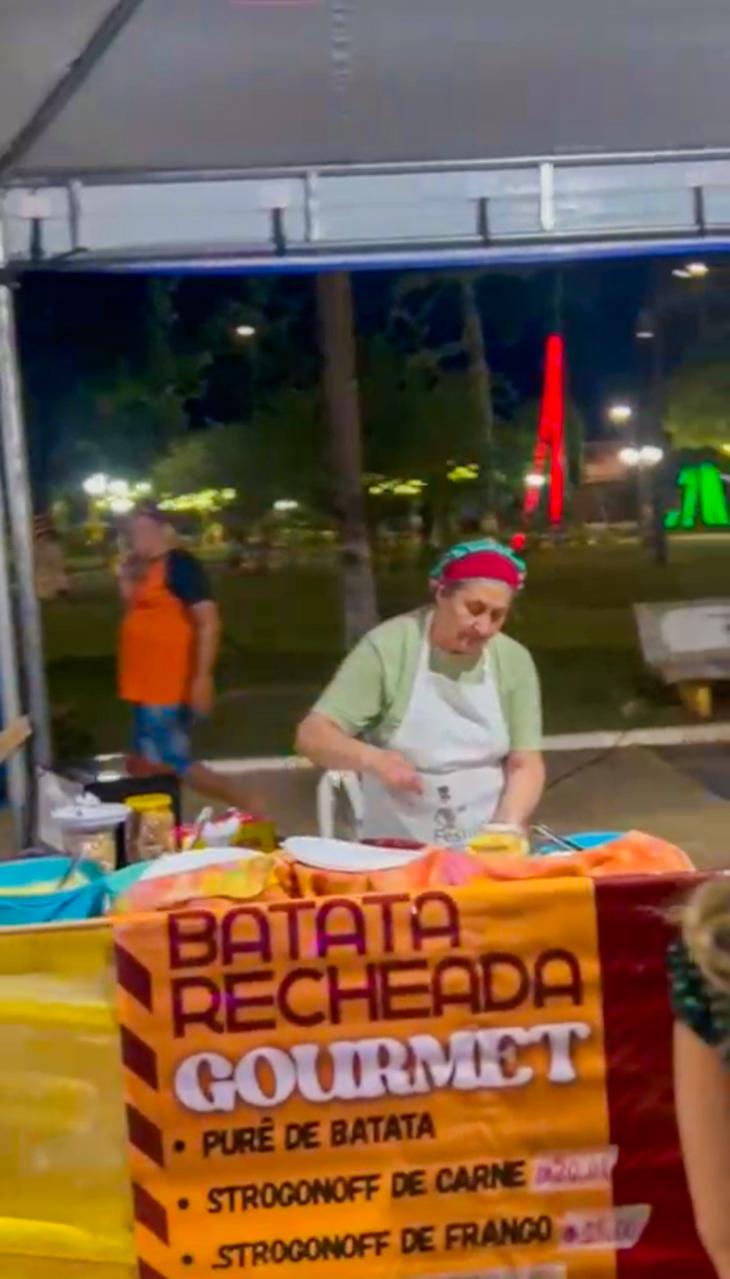 Feira Criativa movimenta a Praça Tomaz Laranjeiras com música, artesanato e gastronomia Feira Criativa movimenta a Praça Tomaz Laranjeiras com música, artesanato e gastronomia