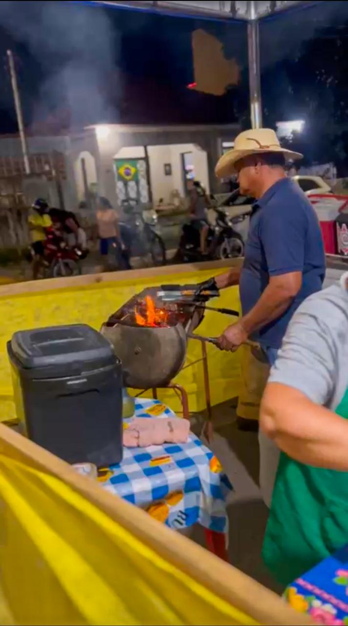 Feira Criativa movimenta a Praça Tomaz Laranjeiras com música, artesanato e gastronomia Feira Criativa movimenta a Praça Tomaz Laranjeiras com música, artesanato e gastronomia